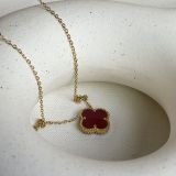 Noirva Clover Pendant Necklace