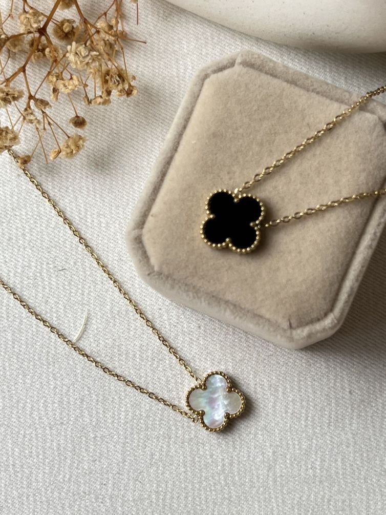 Noirva Clover Pendant Necklace