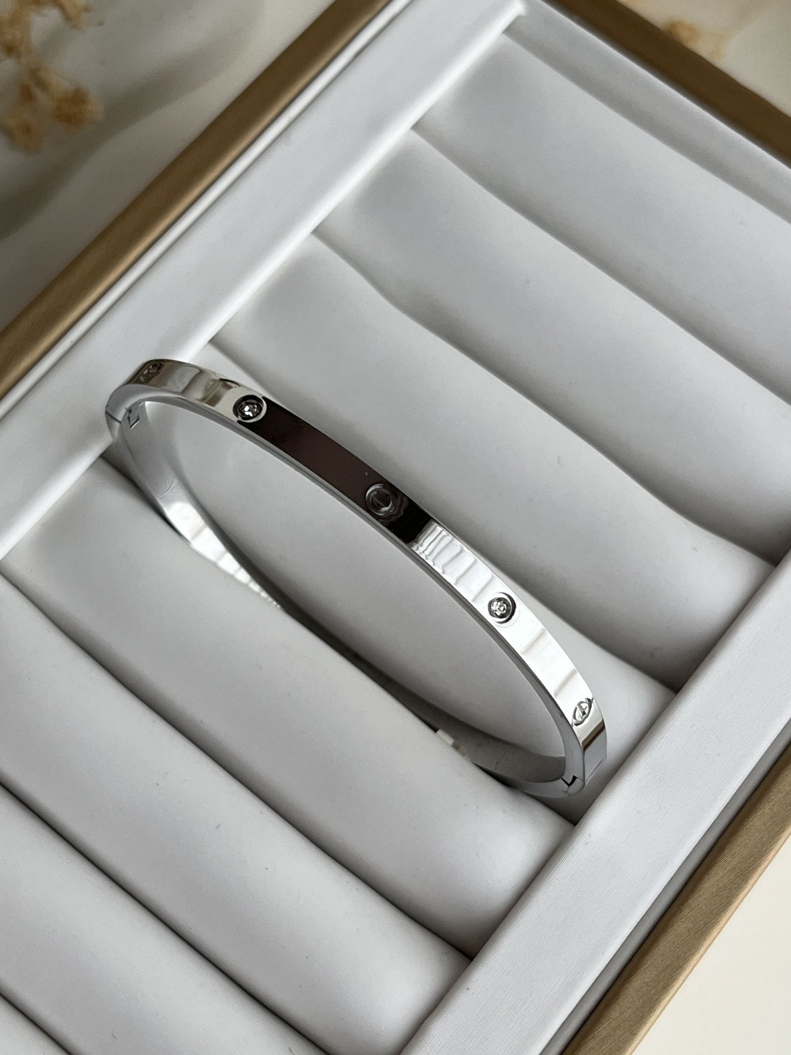 Eterna Bond Infinity Bangle