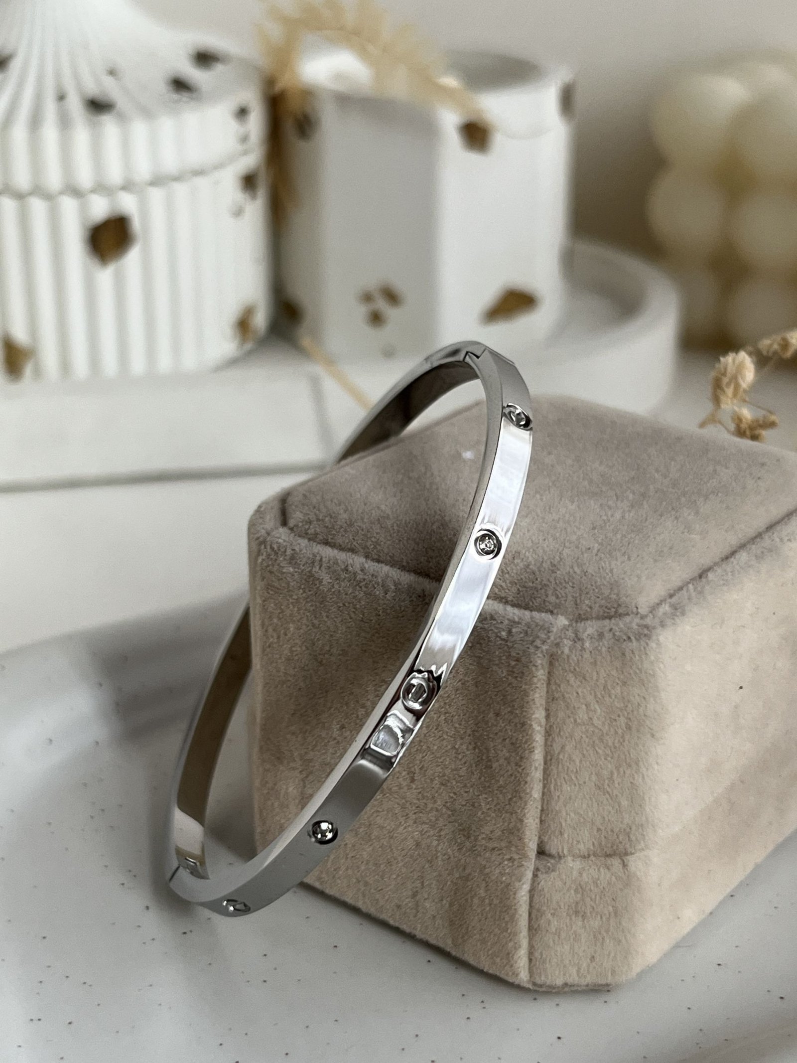 Eterna Bond Infinity Bangle