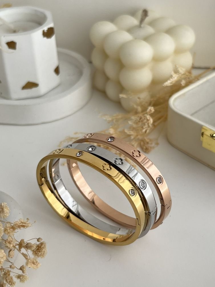 Aurelia Crystal Clover Bangle