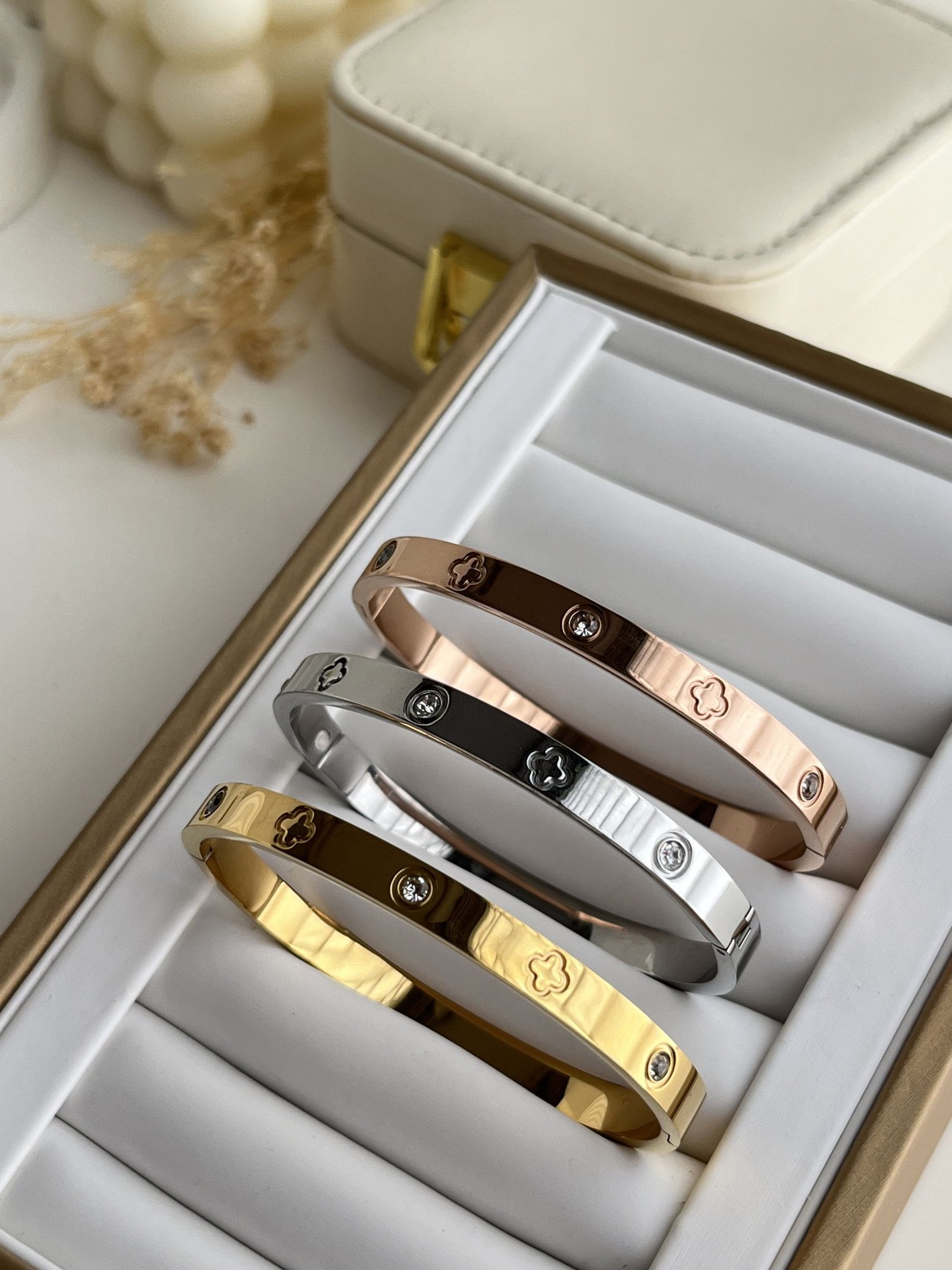 Aurelia Crystal Clover Bangle