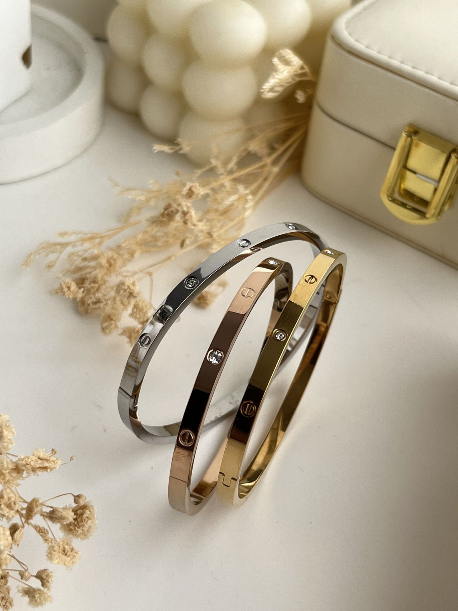 Eterna Bond Infinity Bangle