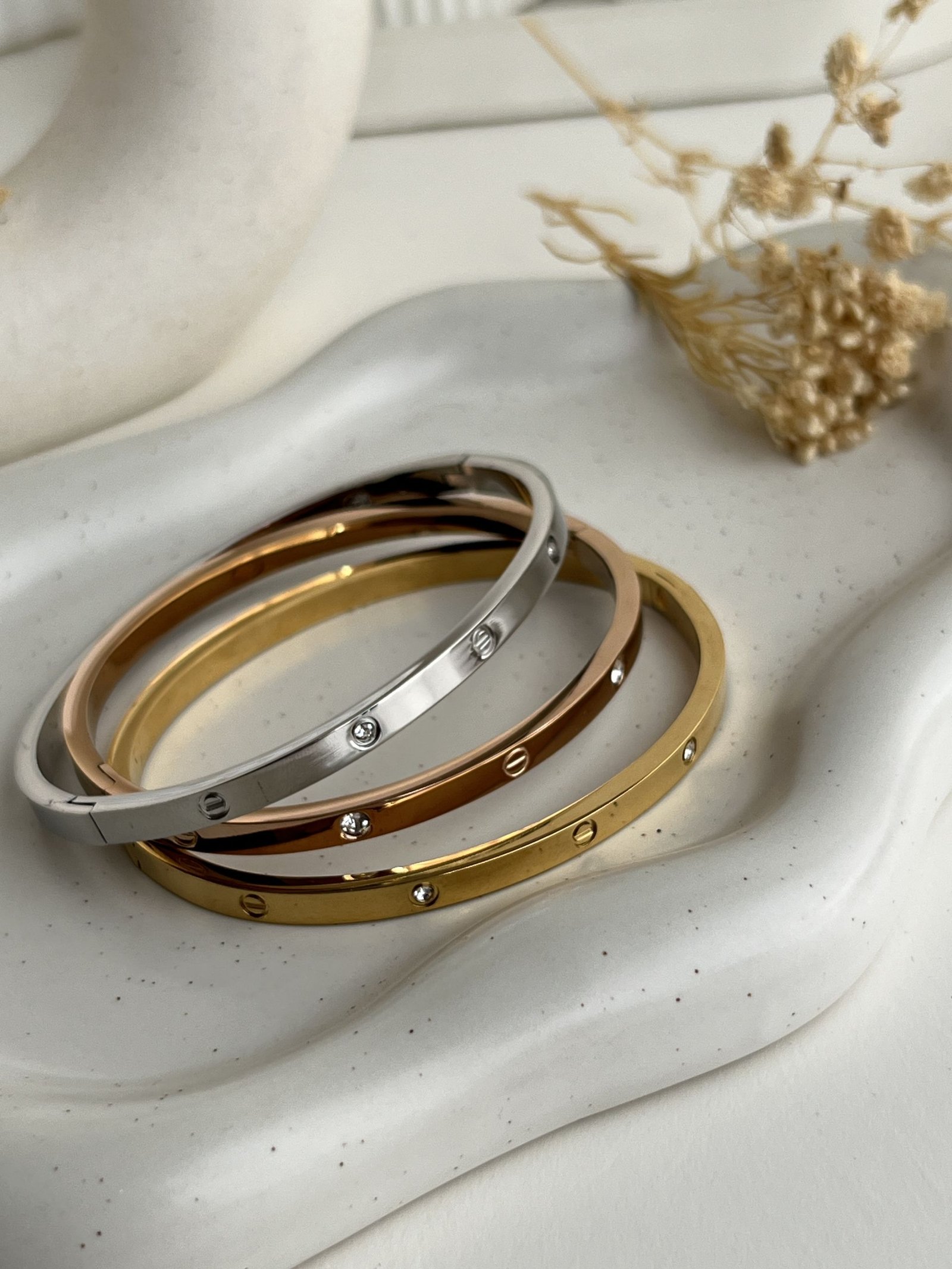 Eterna Bond Infinity Bangle