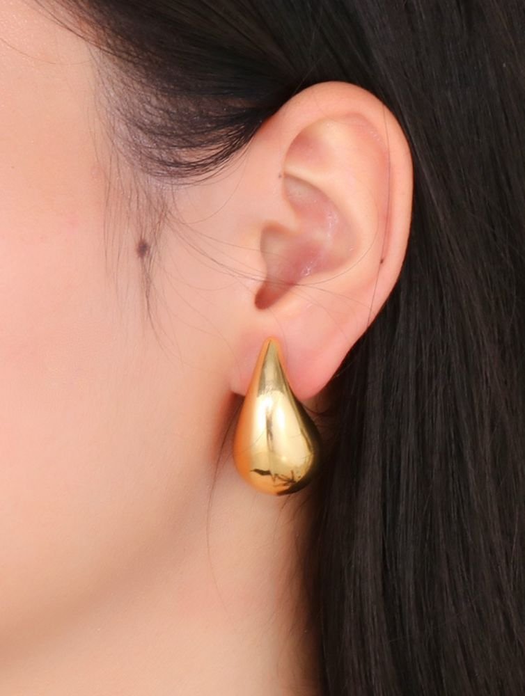 Auria Teardrop Stud Earrings (medium)