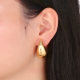 Auria Teardrop Stud Earrings (medium)
