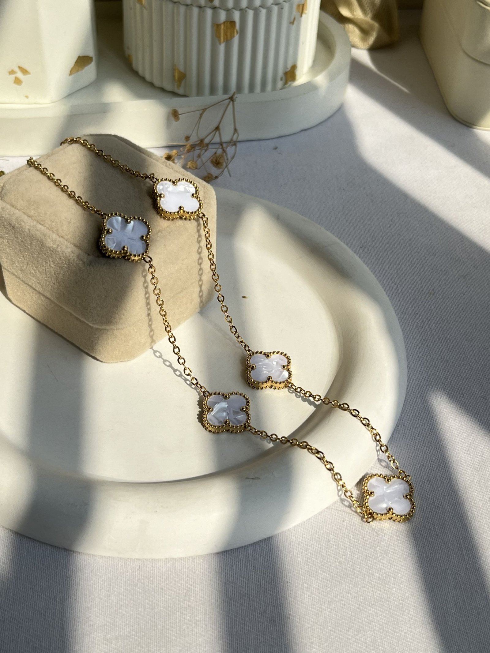 Elvara Pearl Clover Chain Necklace (15 mm)