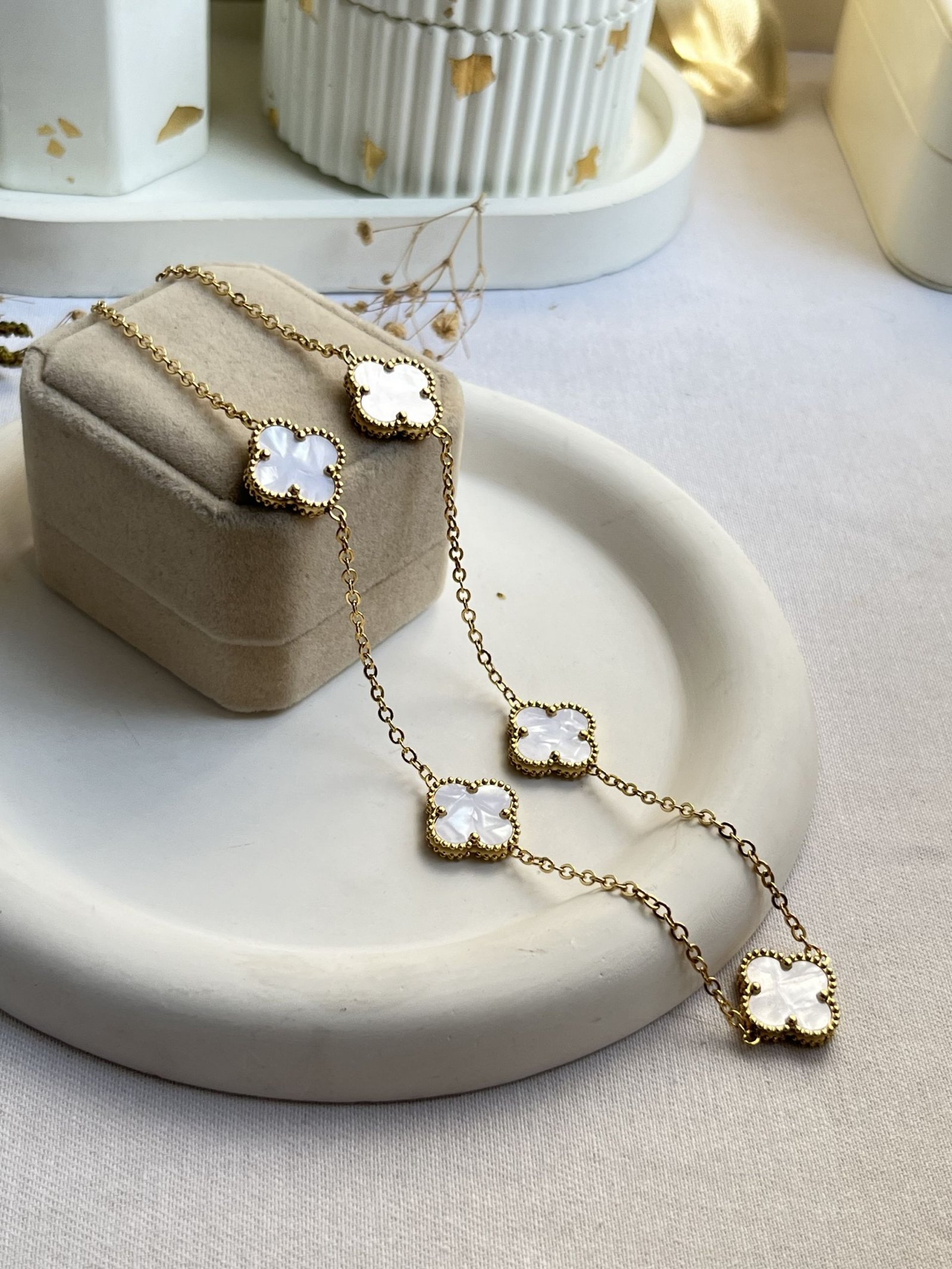 Elvara Pearl Clover Chain Necklace (15 mm)