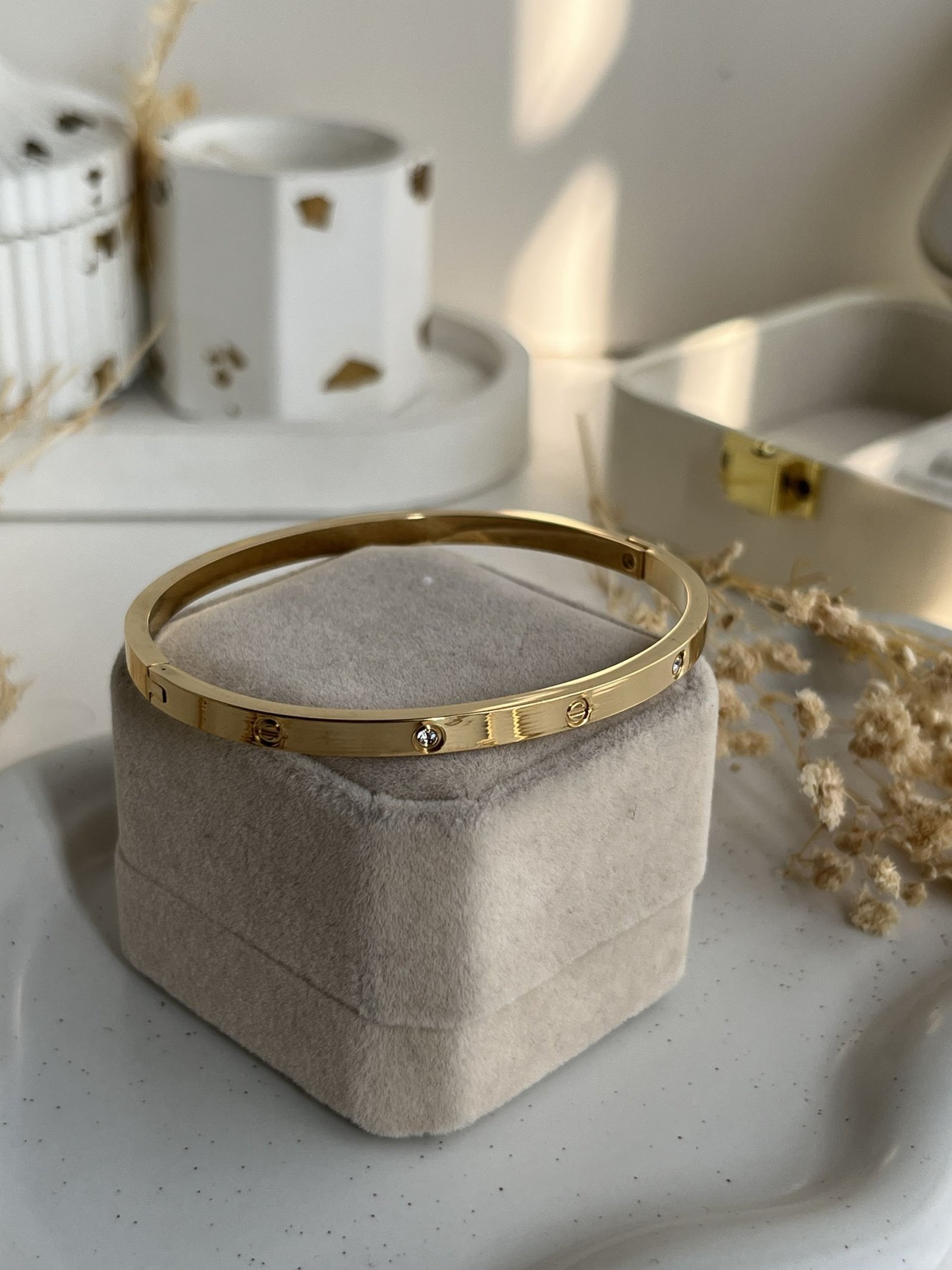 Eterna Bond Infinity Bangle