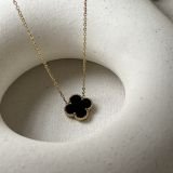 Noirva Clover Pendant Necklace