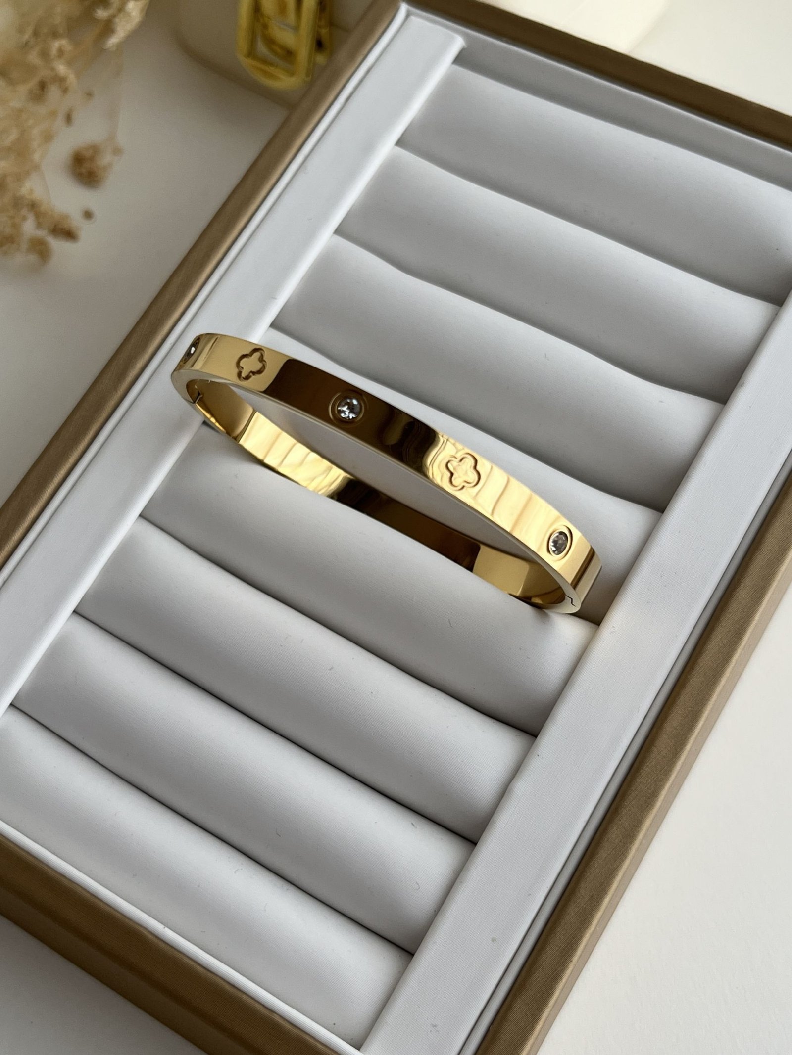 Aurelia Crystal Clover Bangle