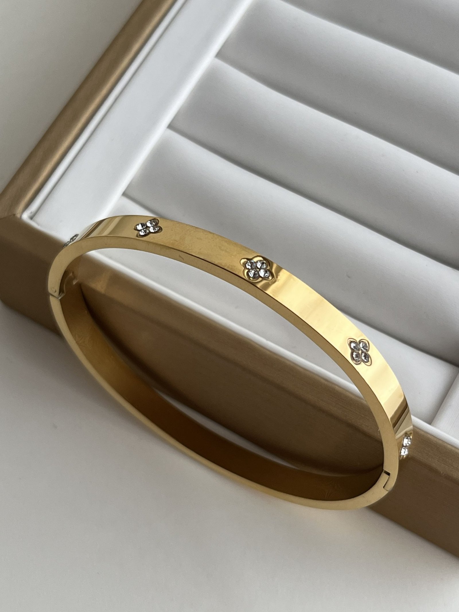 Celestia Clover Crystal Bangle