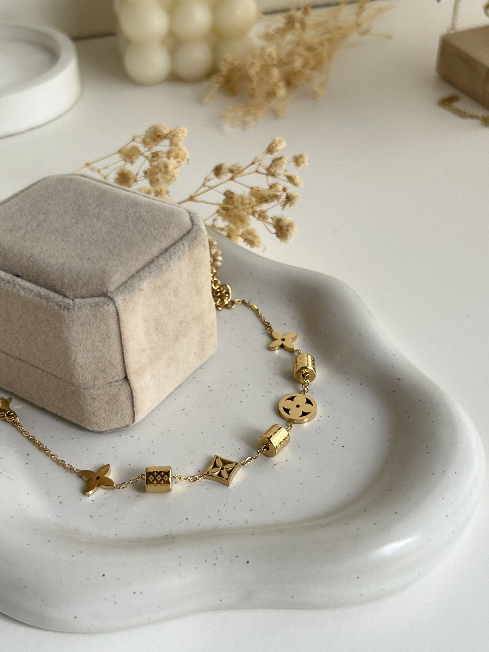 Monvera Motif Chain Bracelet