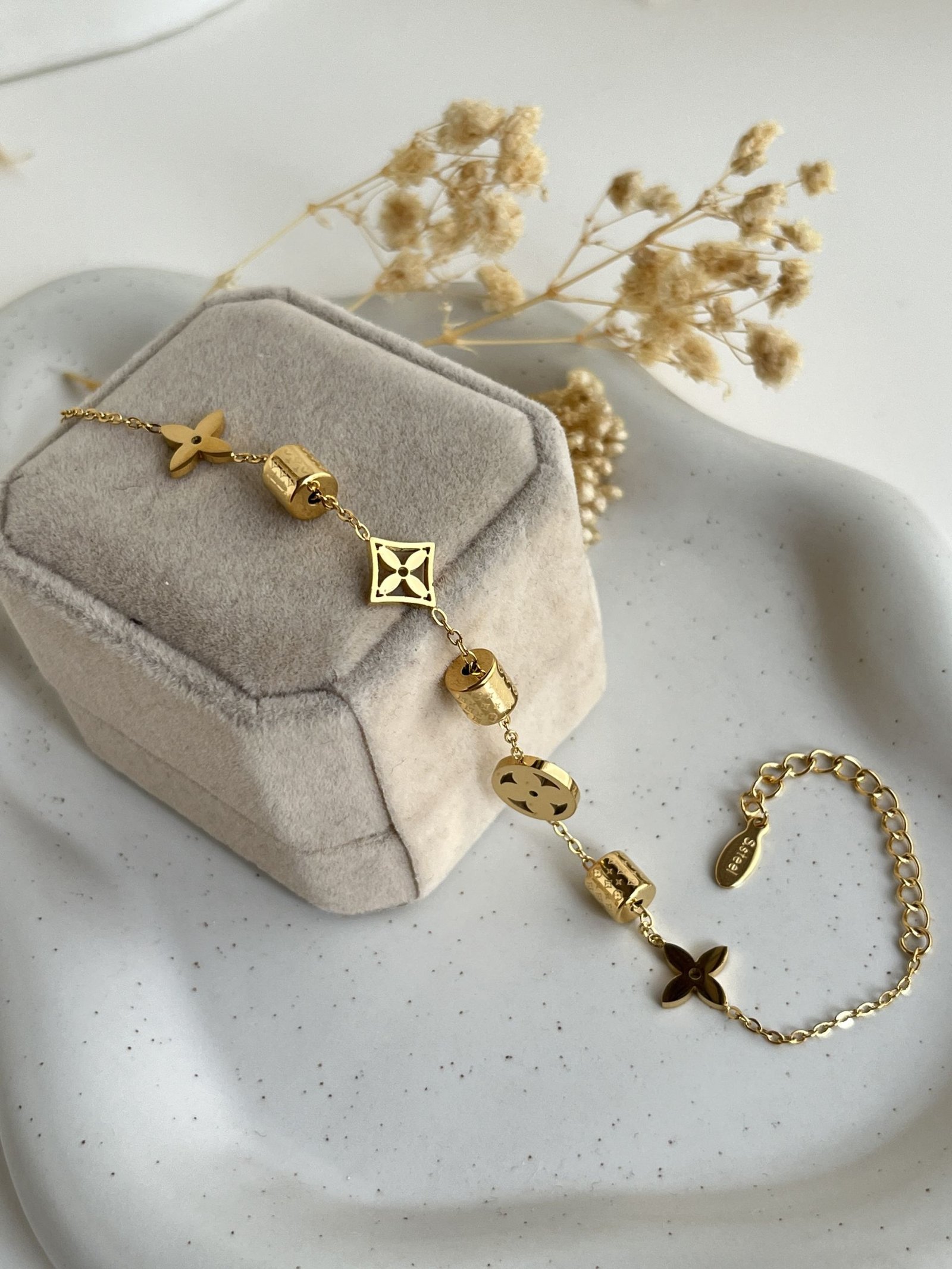 Monvera Motif Chain Bracelet