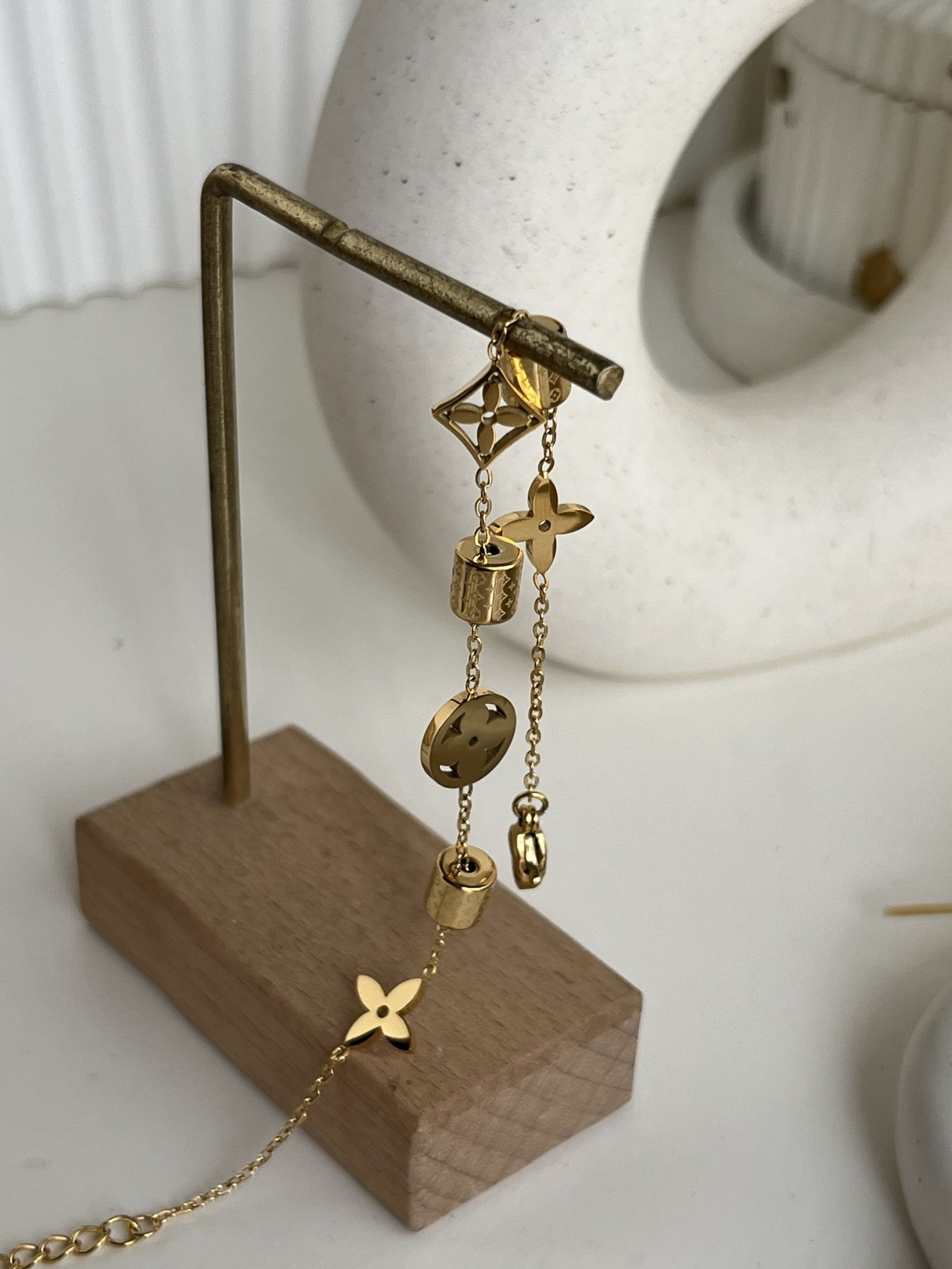 Monvera Motif Chain Bracelet