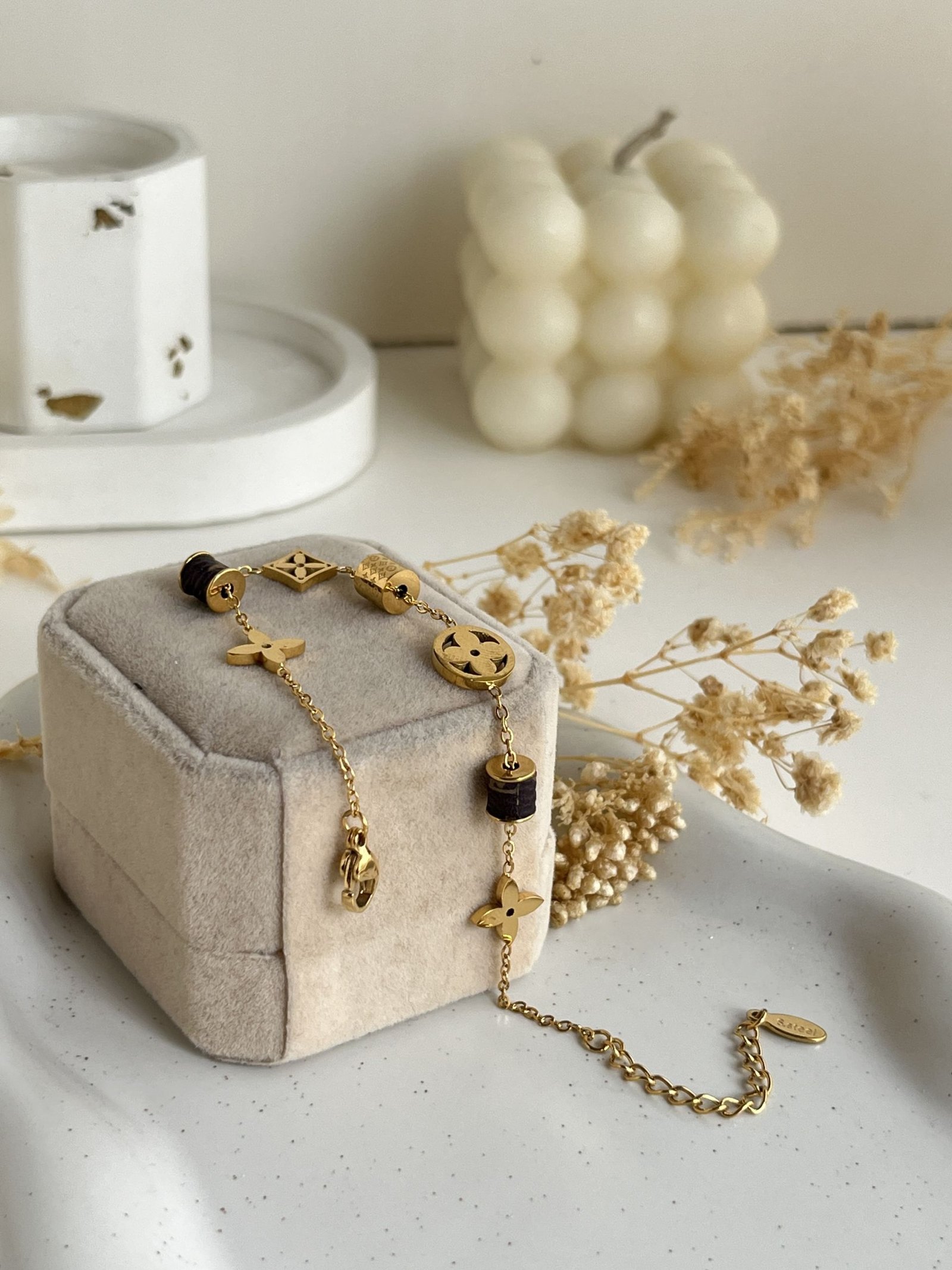 Monvera Motif Chain Bracelet