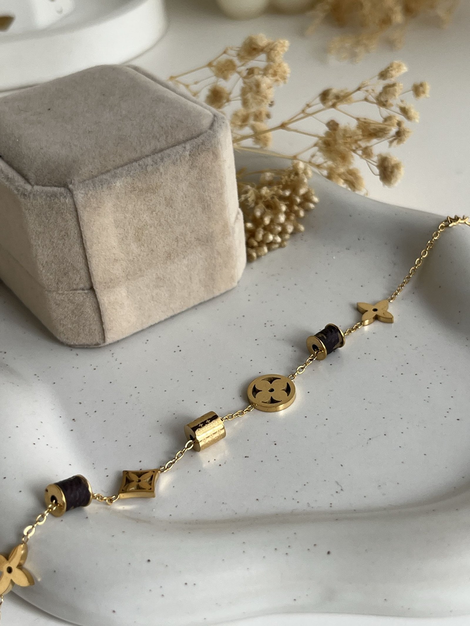 Monvera Motif Chain Bracelet