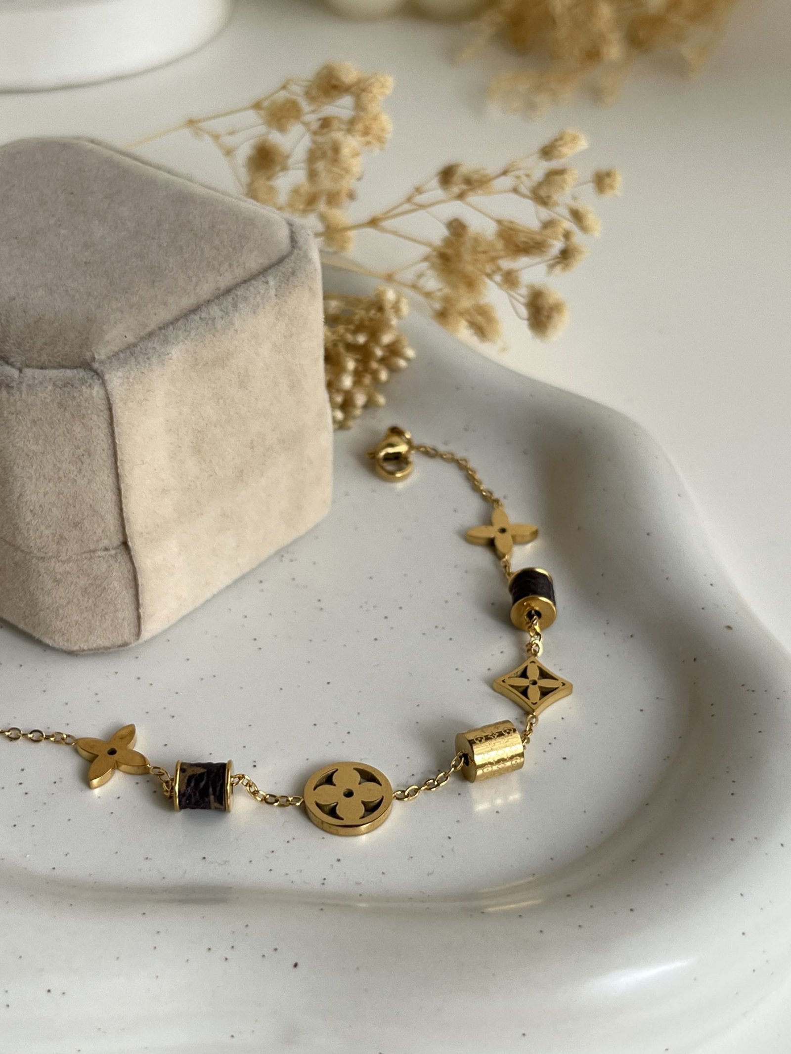 Monvera Motif Chain Bracelet