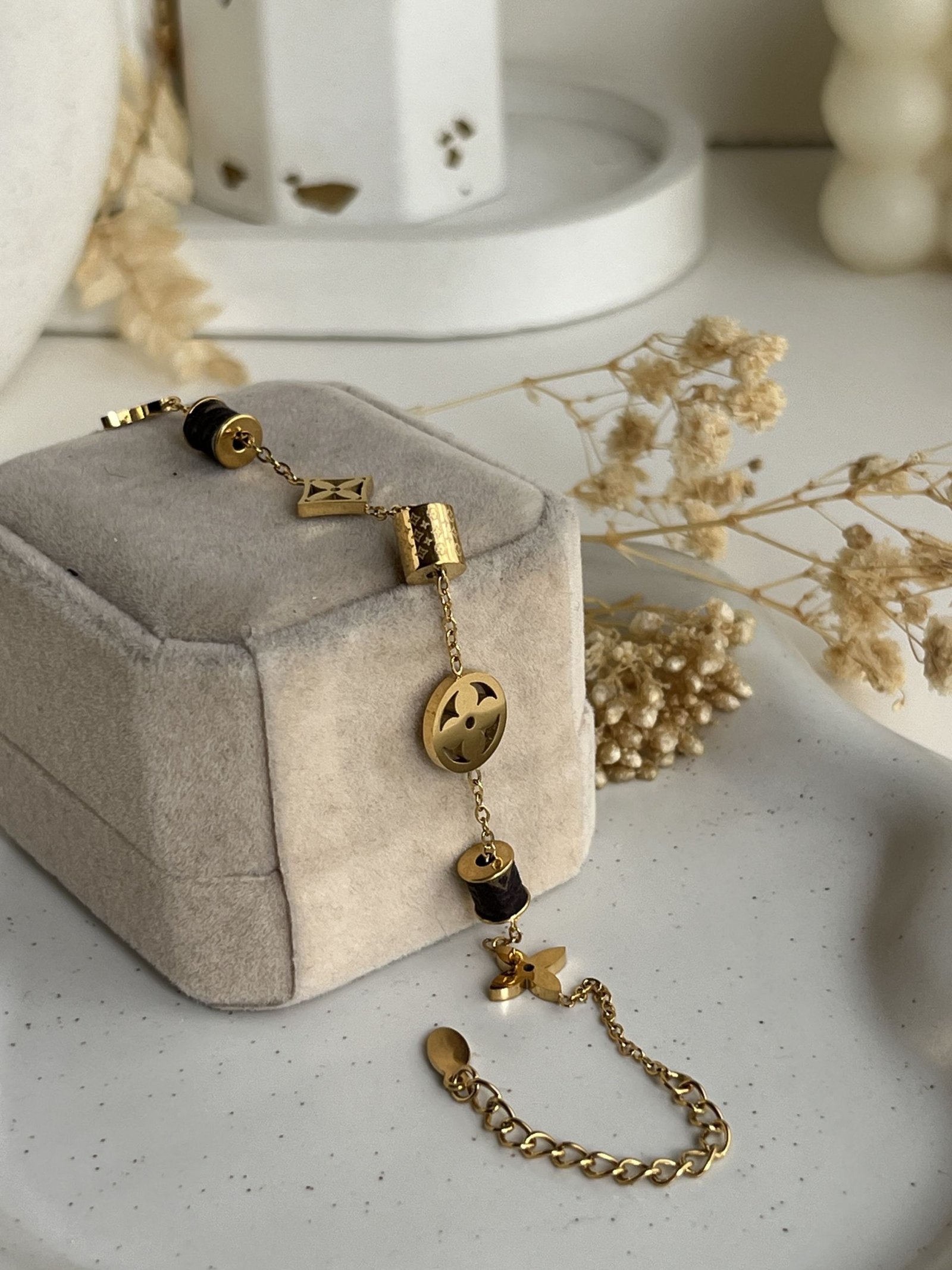 Monvera Motif Chain Bracelet