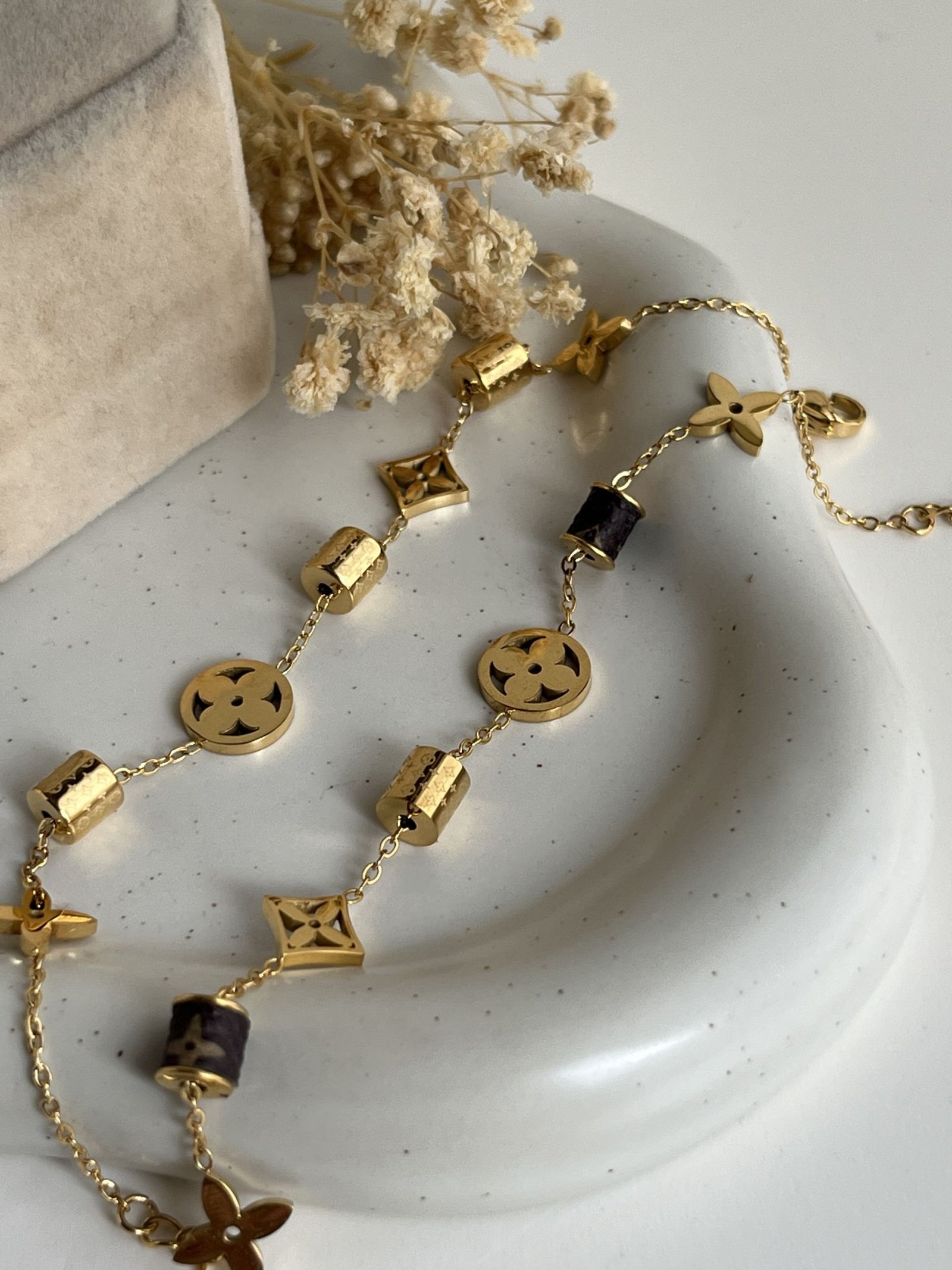 Monvera Motif Chain Bracelet