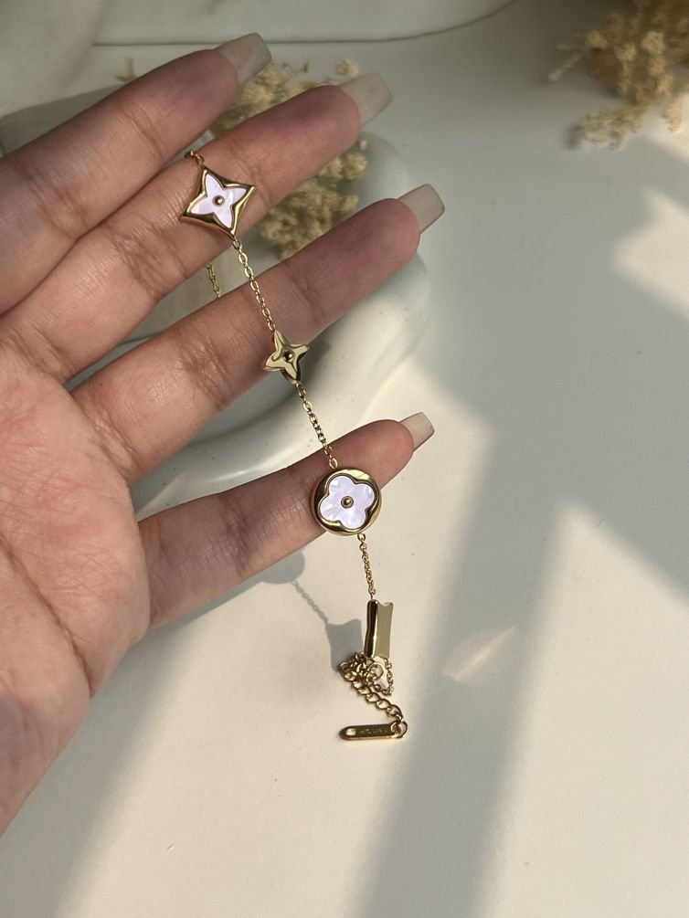 Alvara Enamel Clover Chain Bracelet