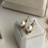 Luma Organic Pearl Stud Earrings