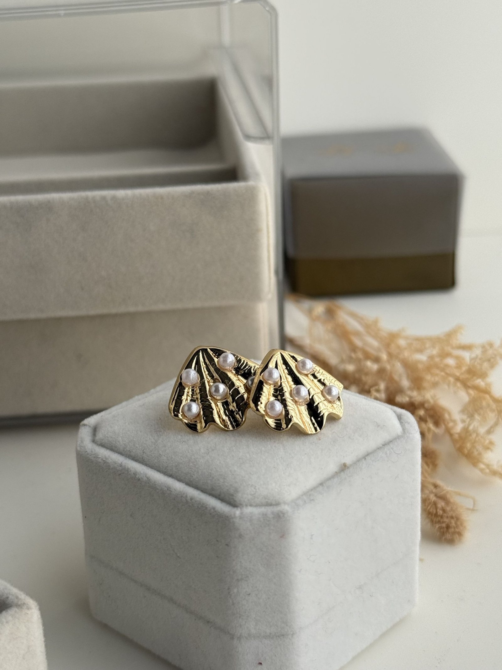 Marina Pearl Shell Stud Earrings