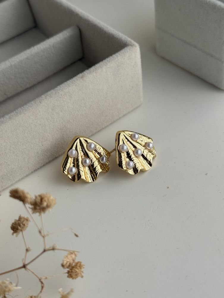 Marina Pearl Shell Stud Earrings
