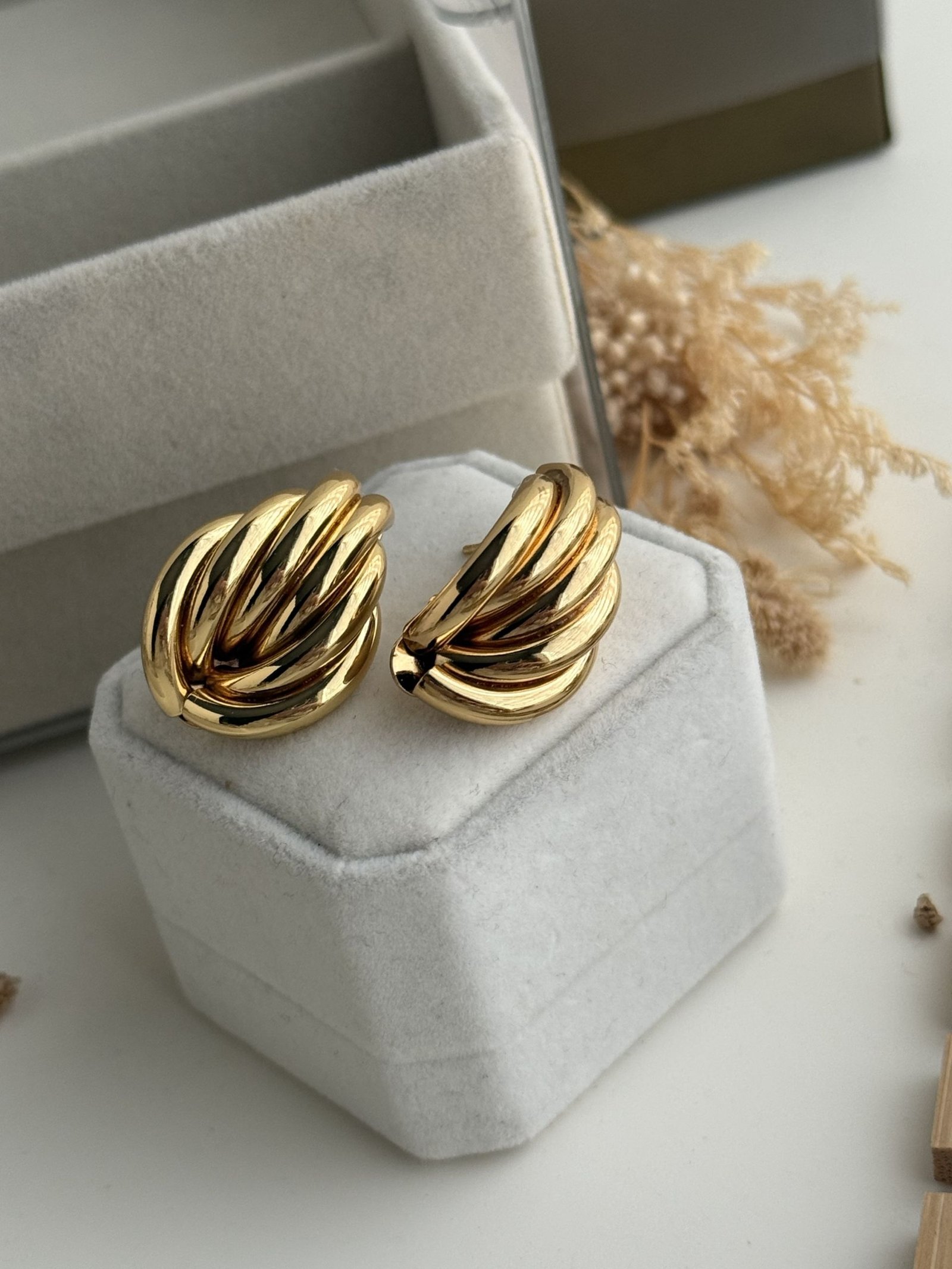 Aureon Wave Ribbed Stud Earrings