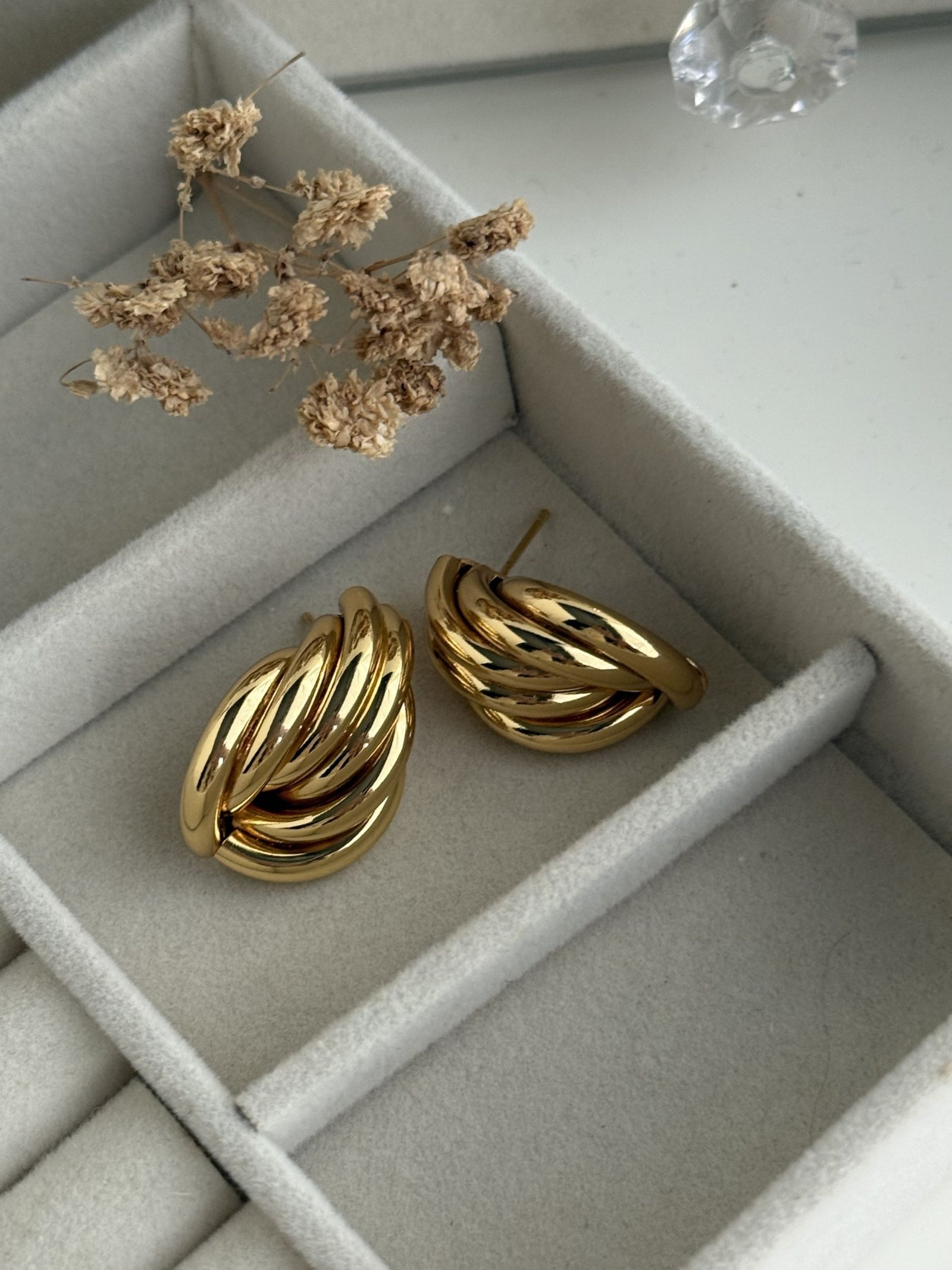 Aureon Wave Ribbed Stud Earrings