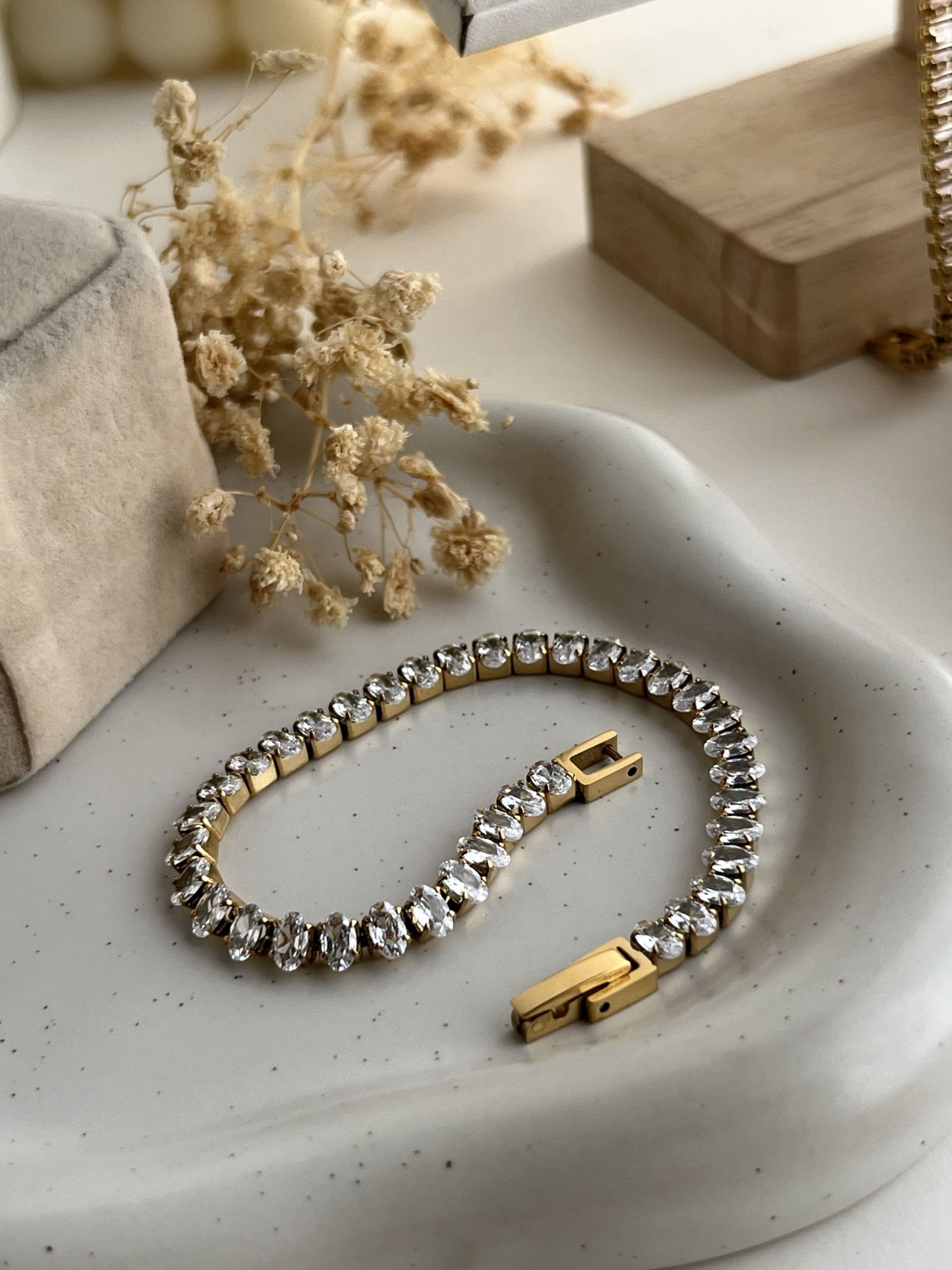 Lunessa Oval Tennis Chain Bracelet