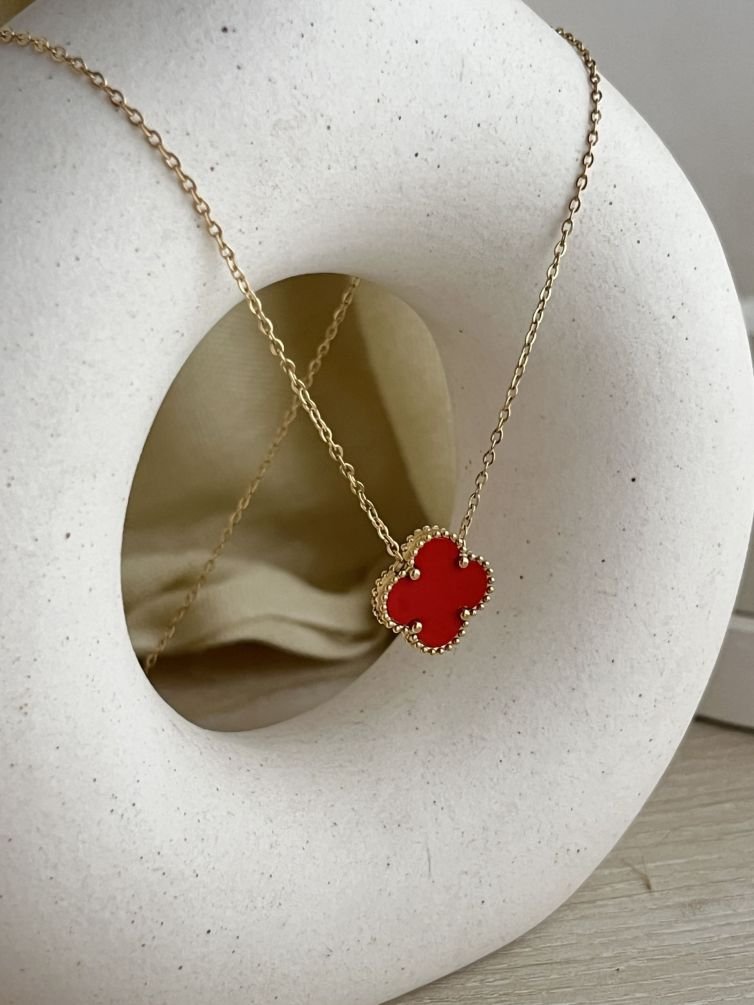 Noirva Clover Pendant Necklace