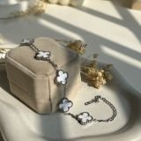 Lunaria Silver Clover Chain Bracelet