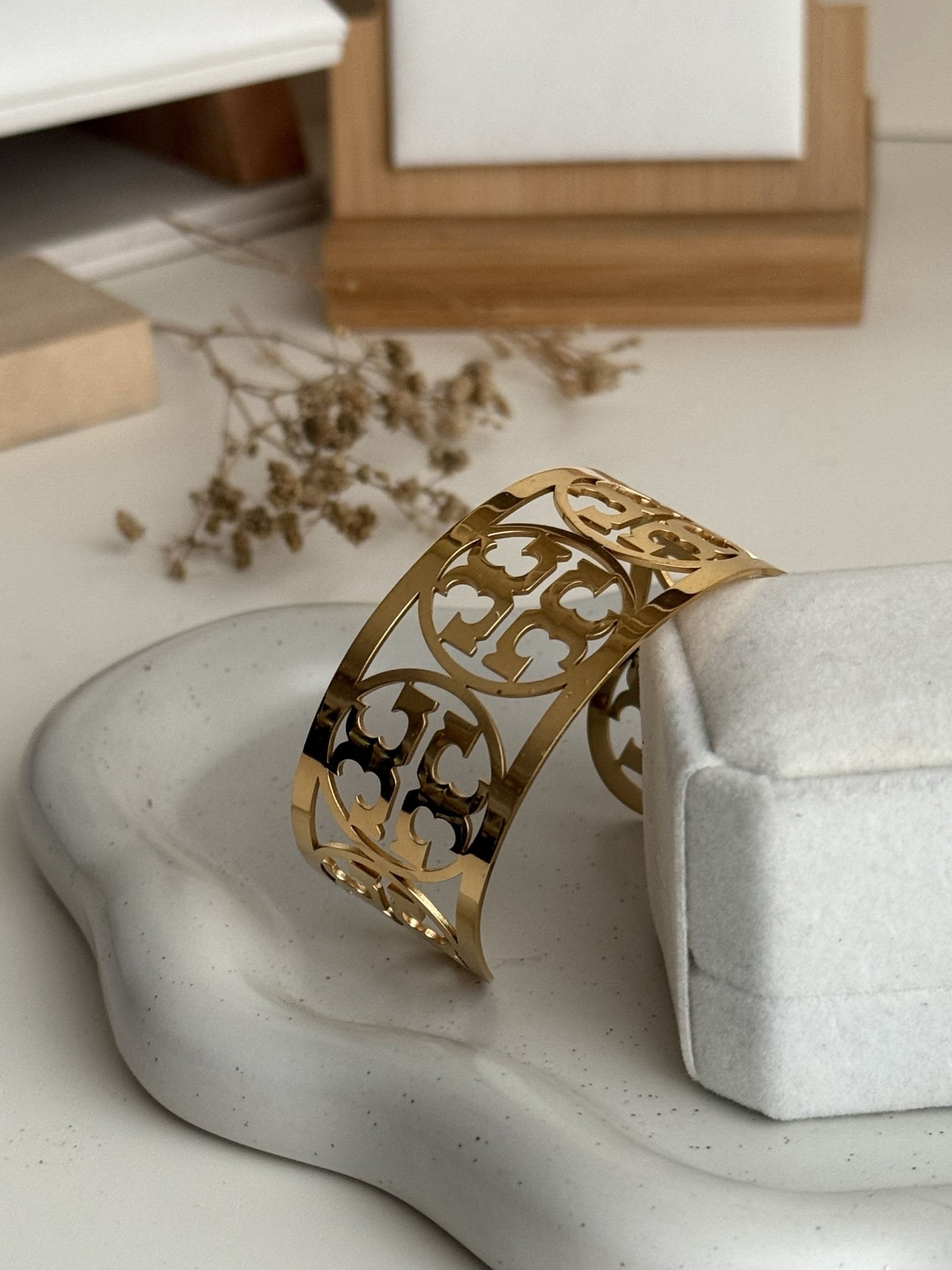 Ornate Halo Open Cuff