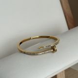 Évara Nail Cuff