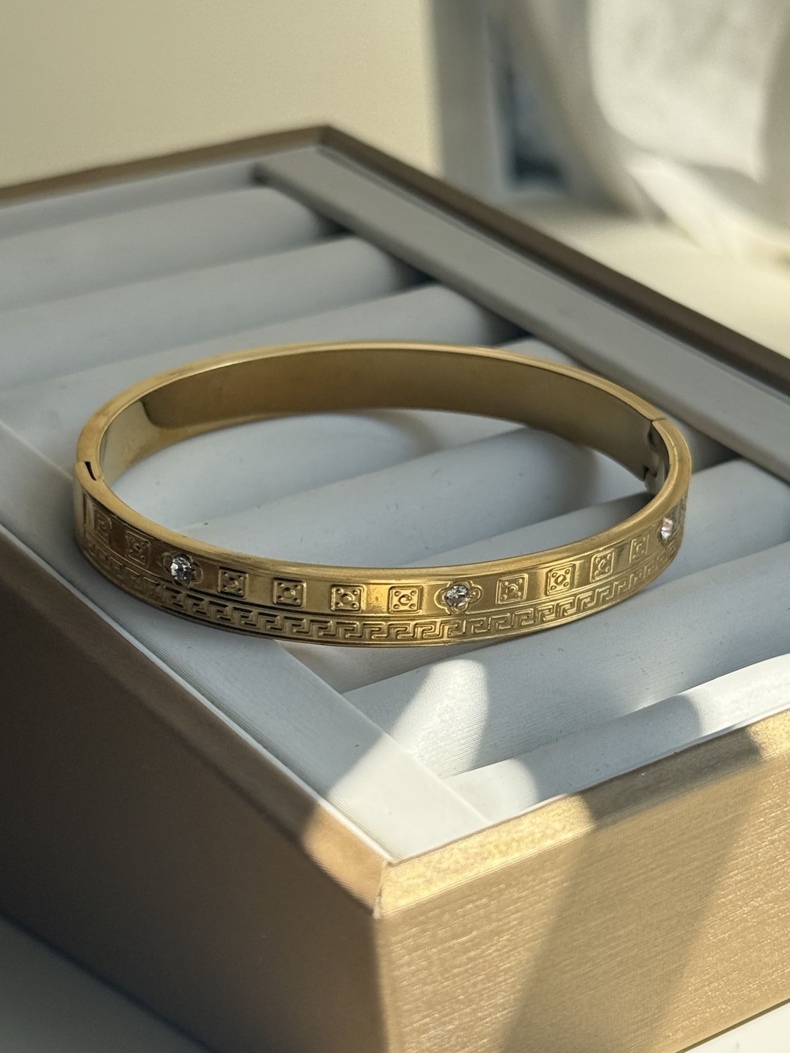 HelΓ©na Clover Key Cuff