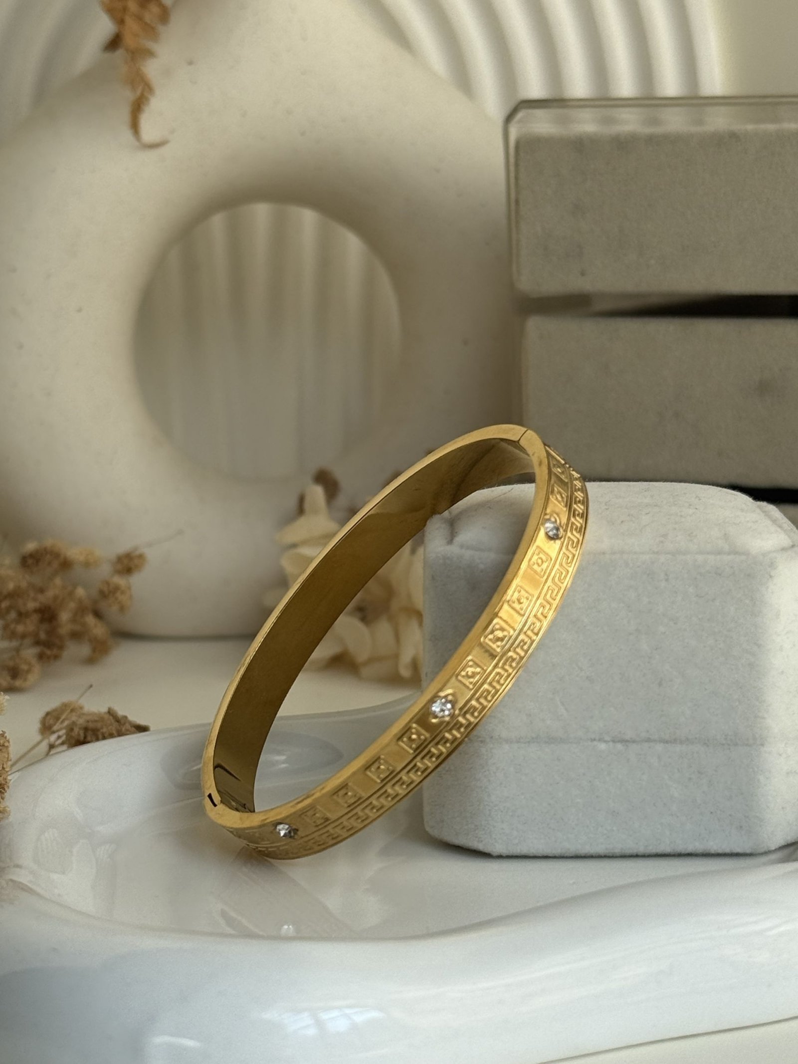 HelΓ©na Clover Key Cuff