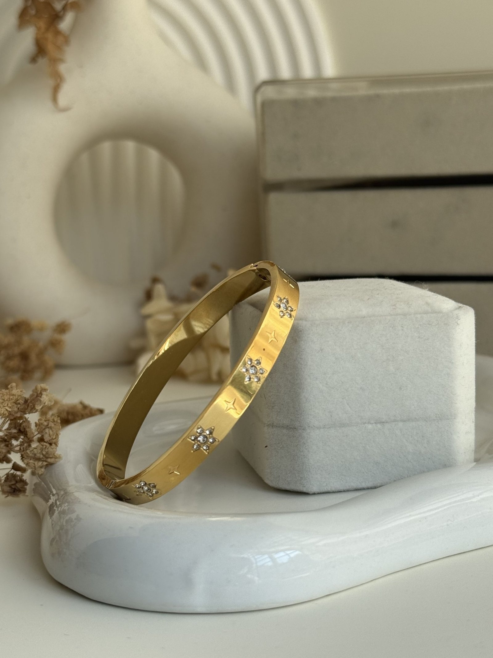 StellΓ©a Spark Cuff