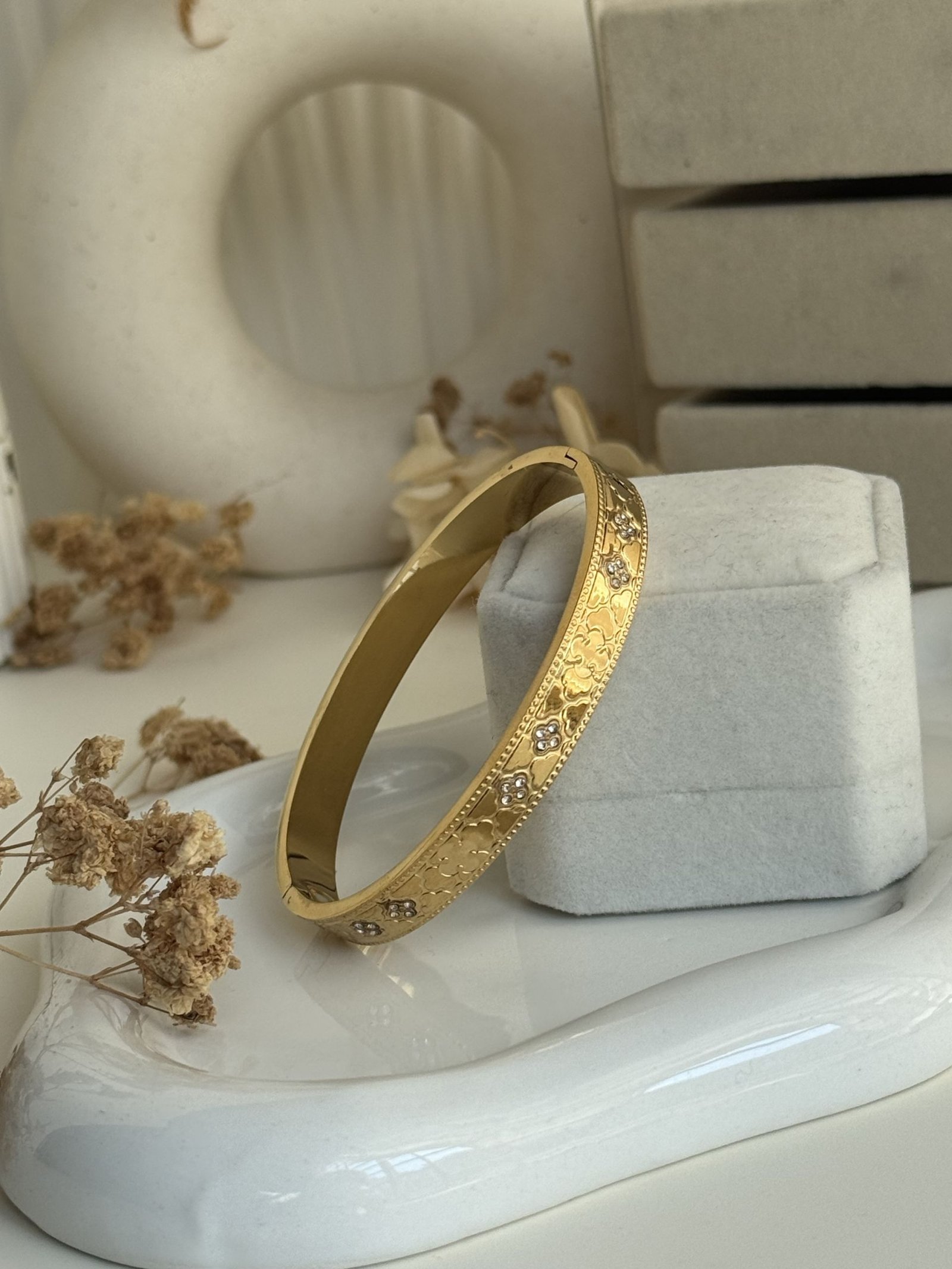 ClavΓ©ra Bloom Cuff