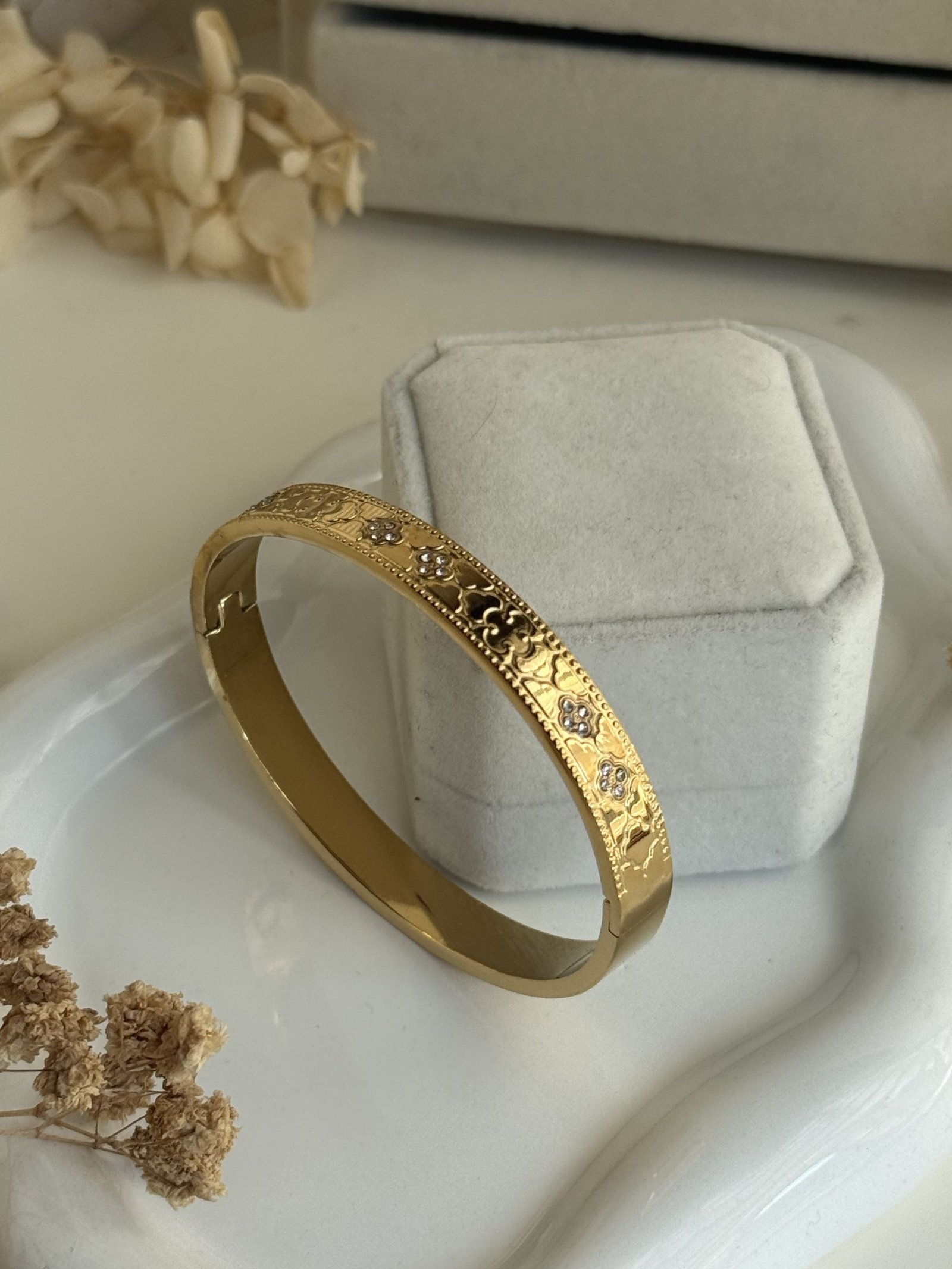 ClavΓ©ra Bloom Cuff