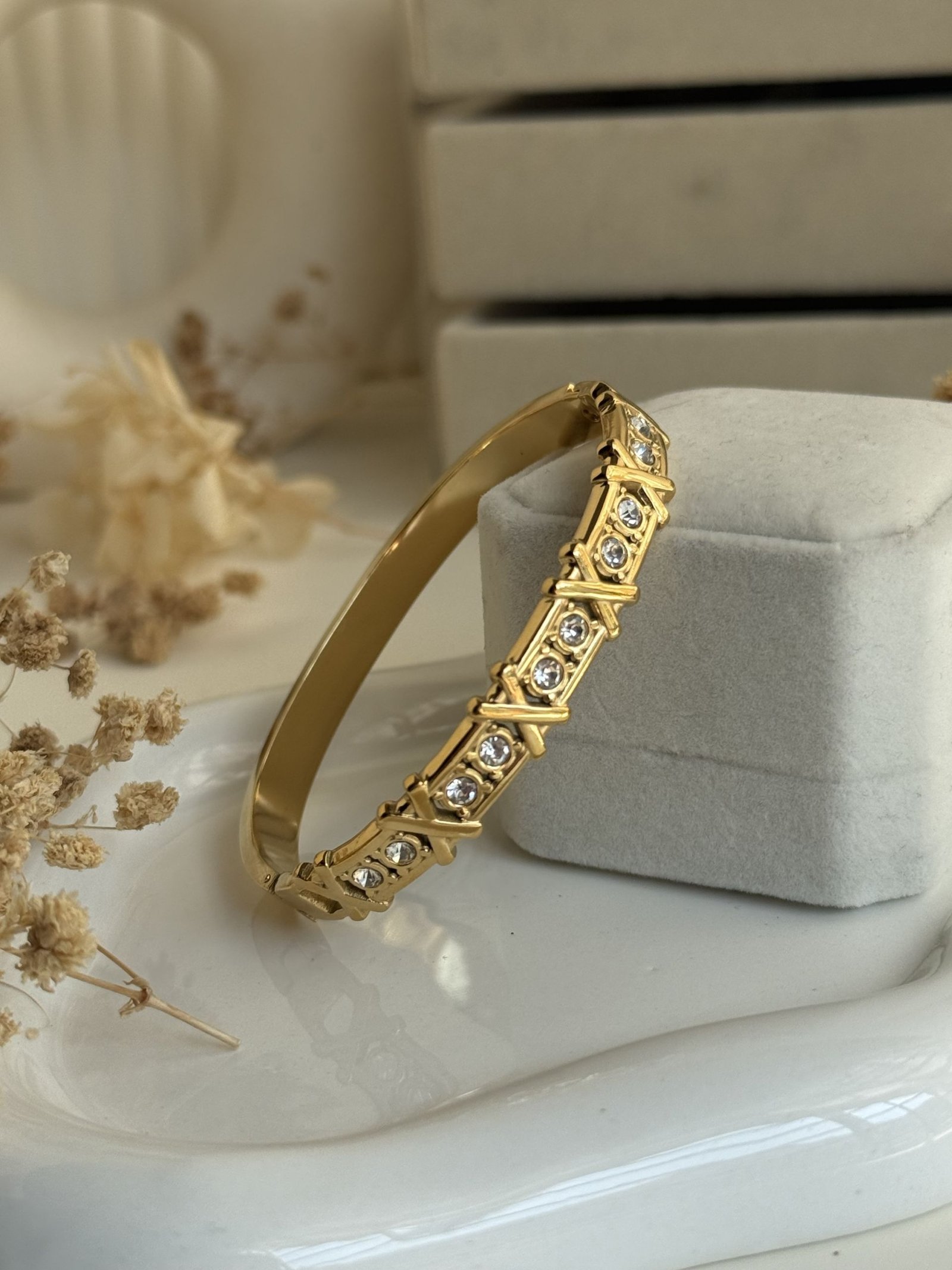 XΓ©vara Crystal Cuff