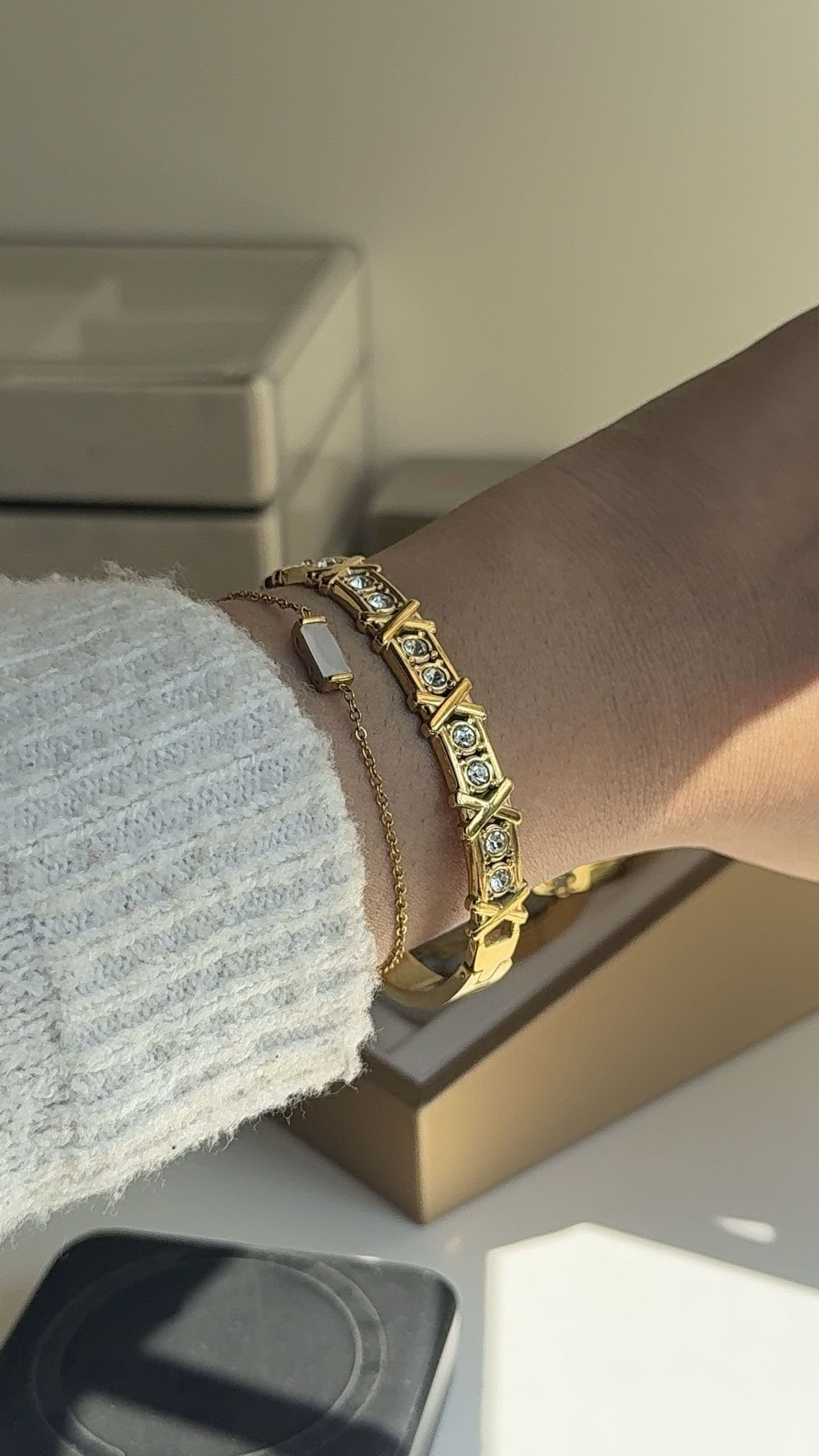 XΓ©vara Crystal Cuff