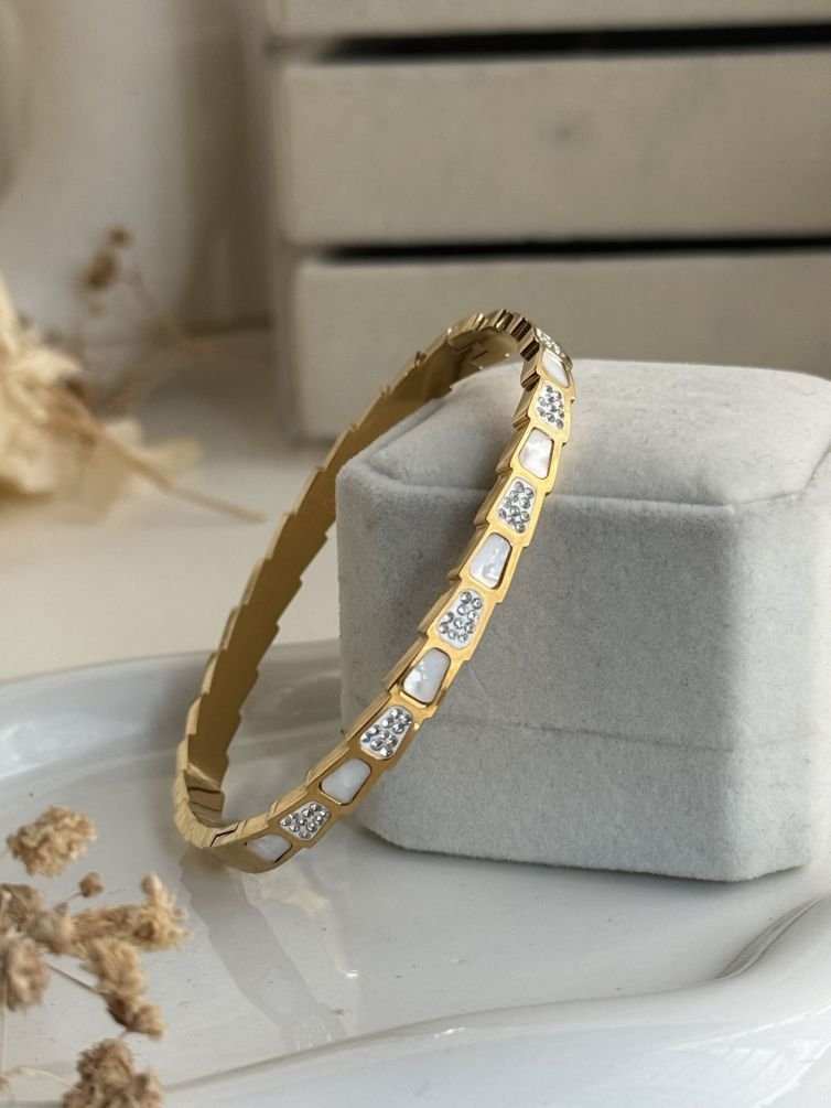 Celestia Pearlline Cuff