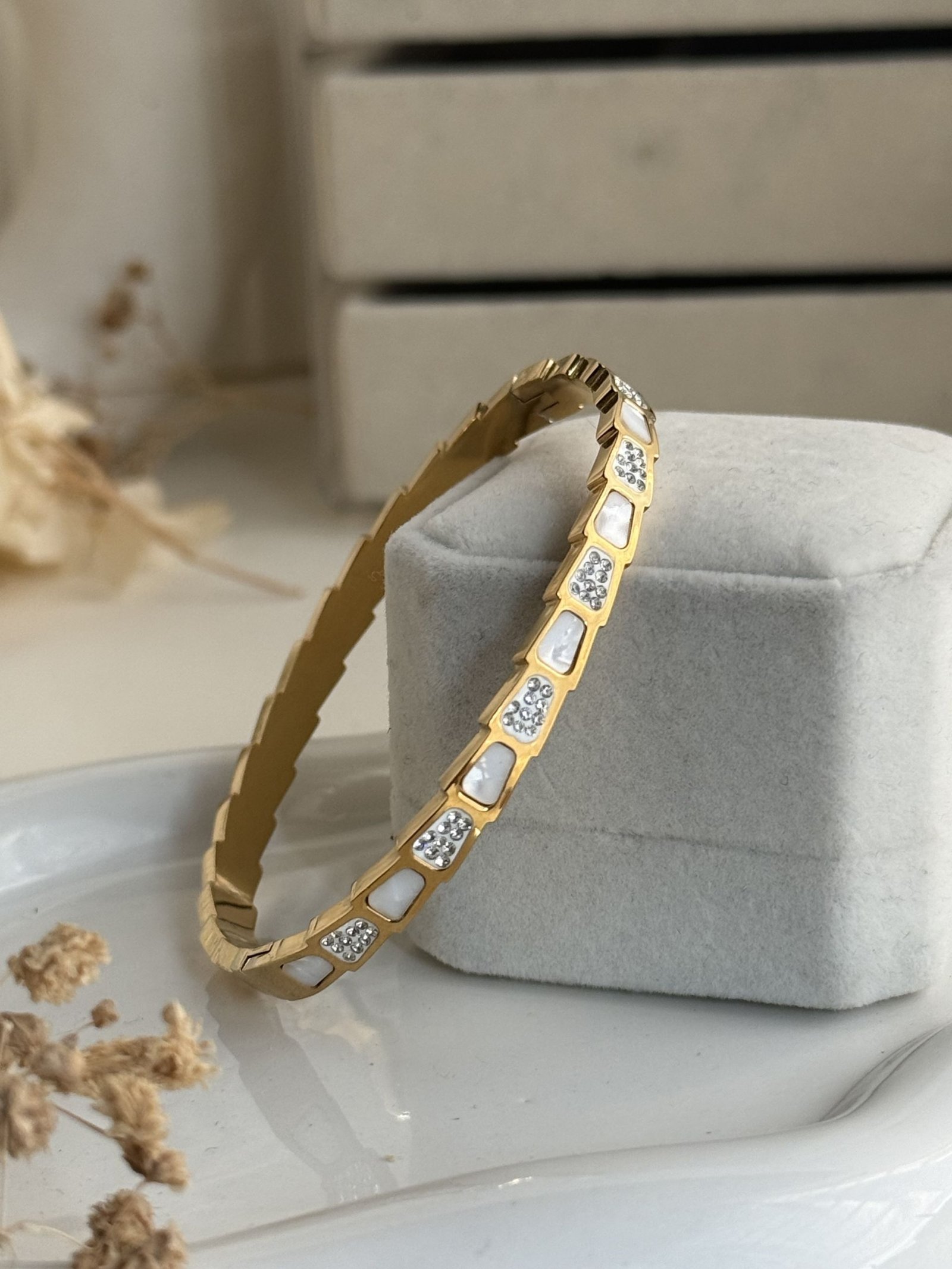 Celestia Pearlline Cuff