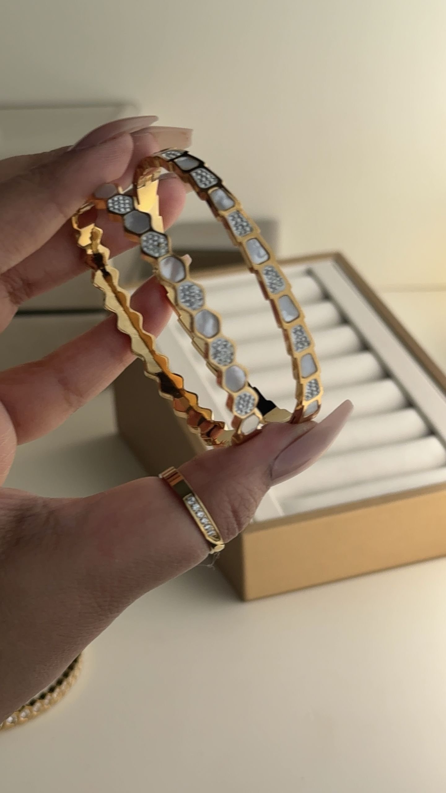 Celestia Pearlline Cuff