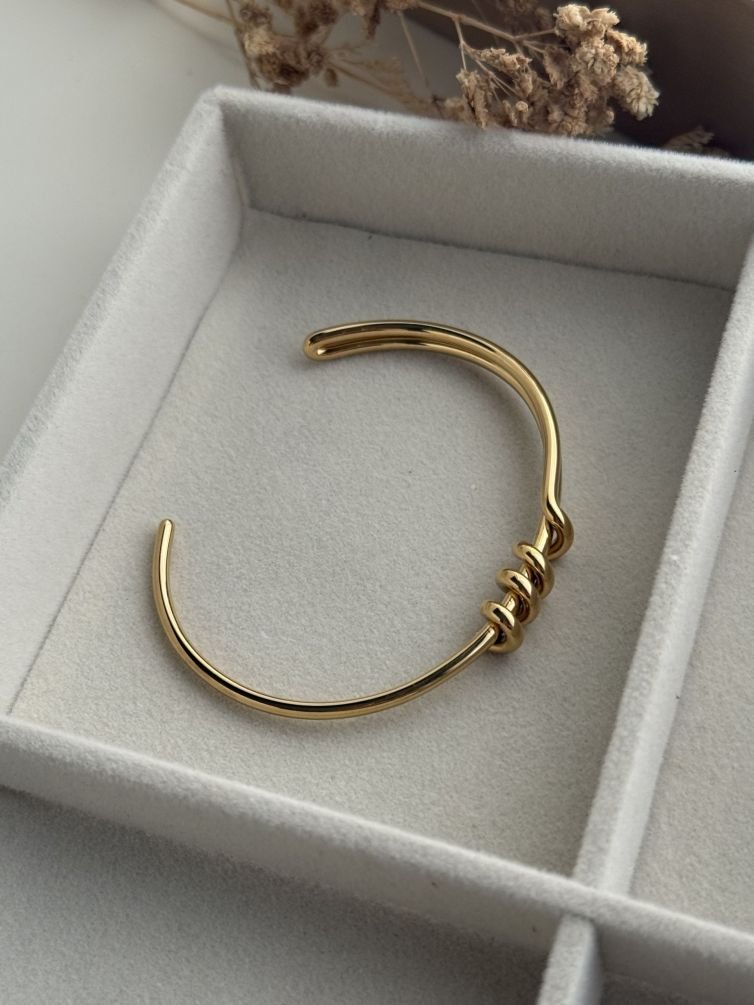 Aureline Knot Cuff