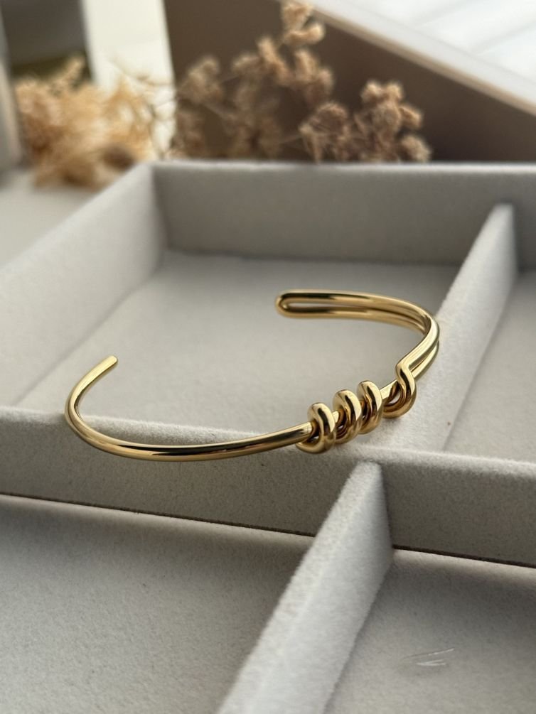 Aureline Knot Cuff