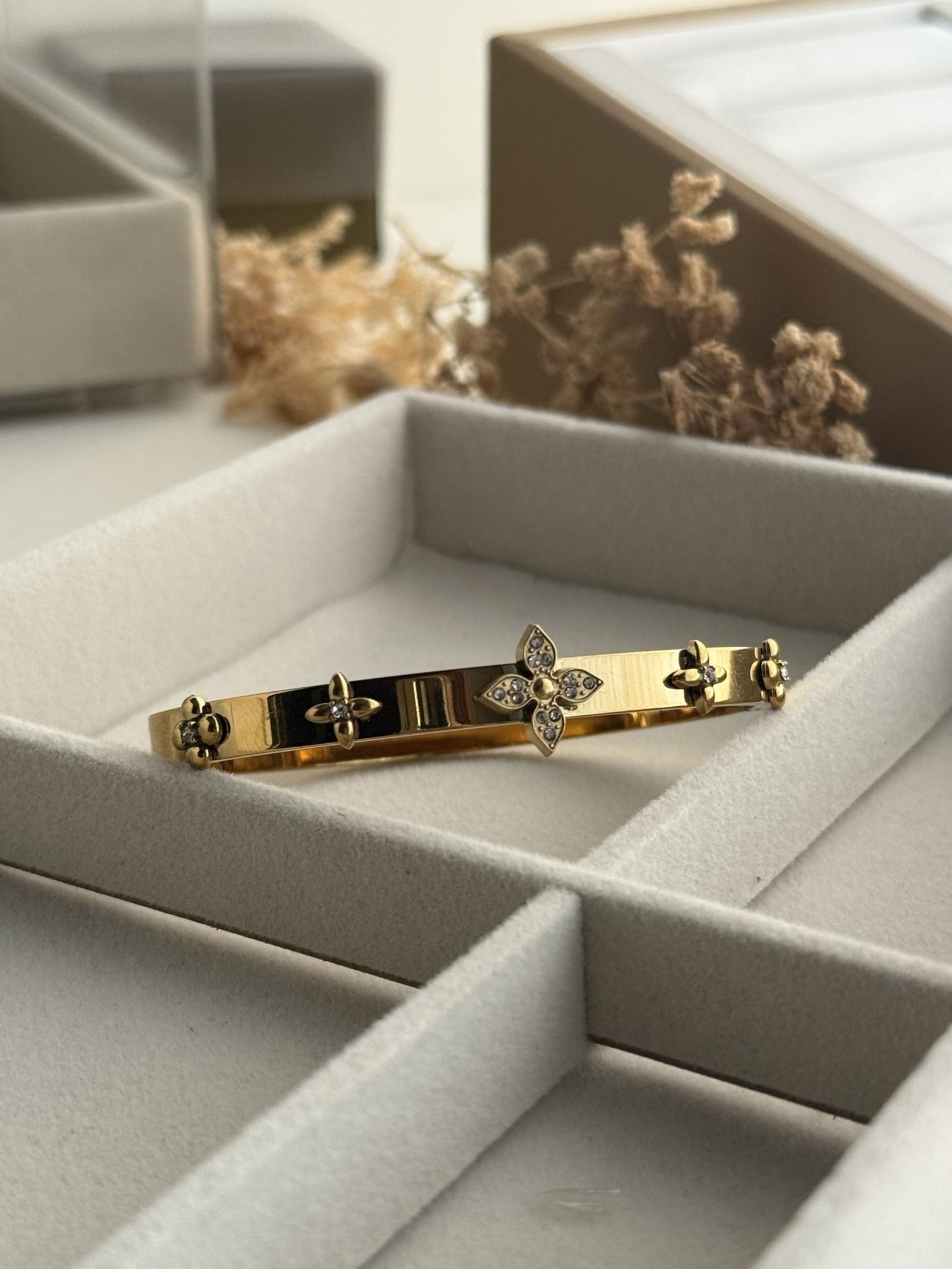 ClovΓ©ra Fleur Cuff