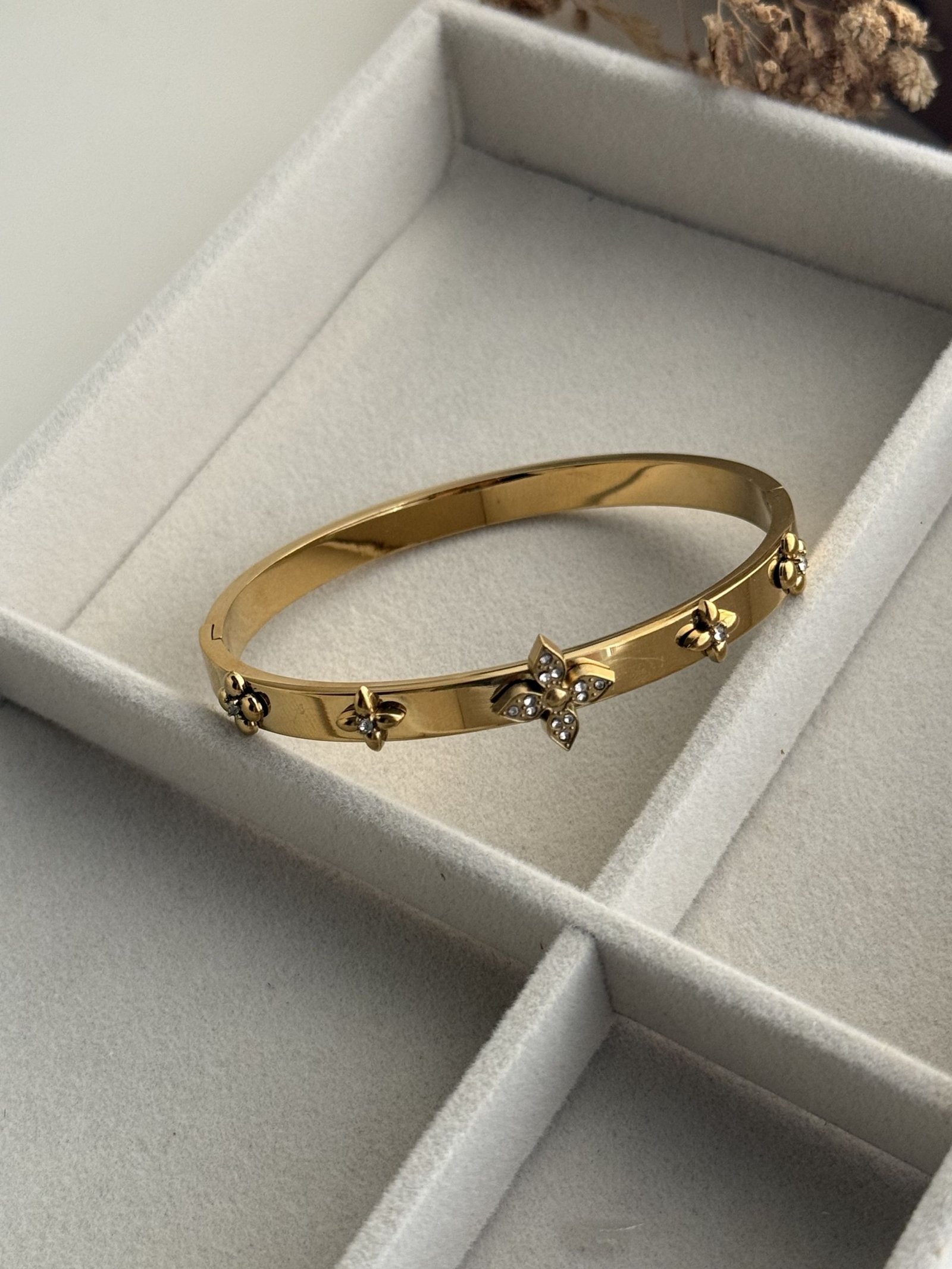 ClovΓ©ra Fleur Cuff