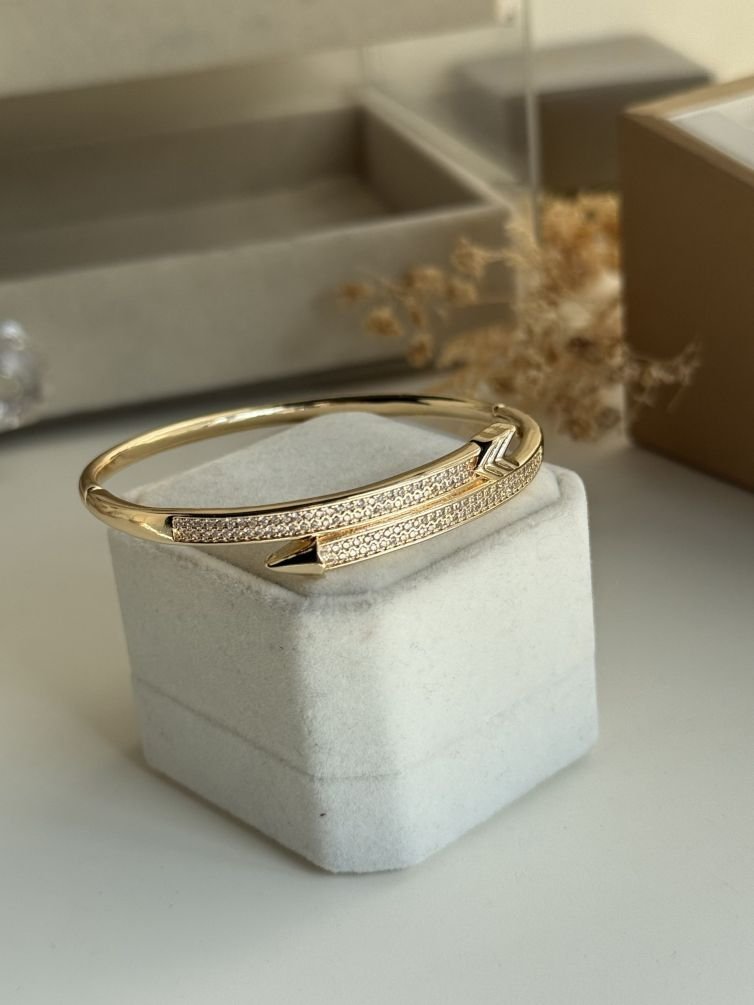 Aureline Arrow Pavé Cuff